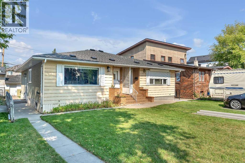 Photo 2 of 120 A 27 Avenue Ne, Calgary AB