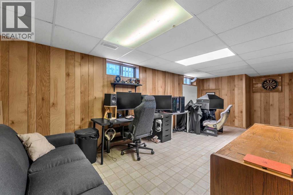 Photo 27 of 120 A 27 Avenue Ne, Calgary AB