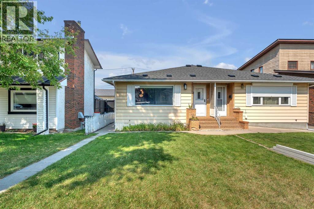 Photo 1 of 120 A 27 Avenue Ne, Calgary AB
