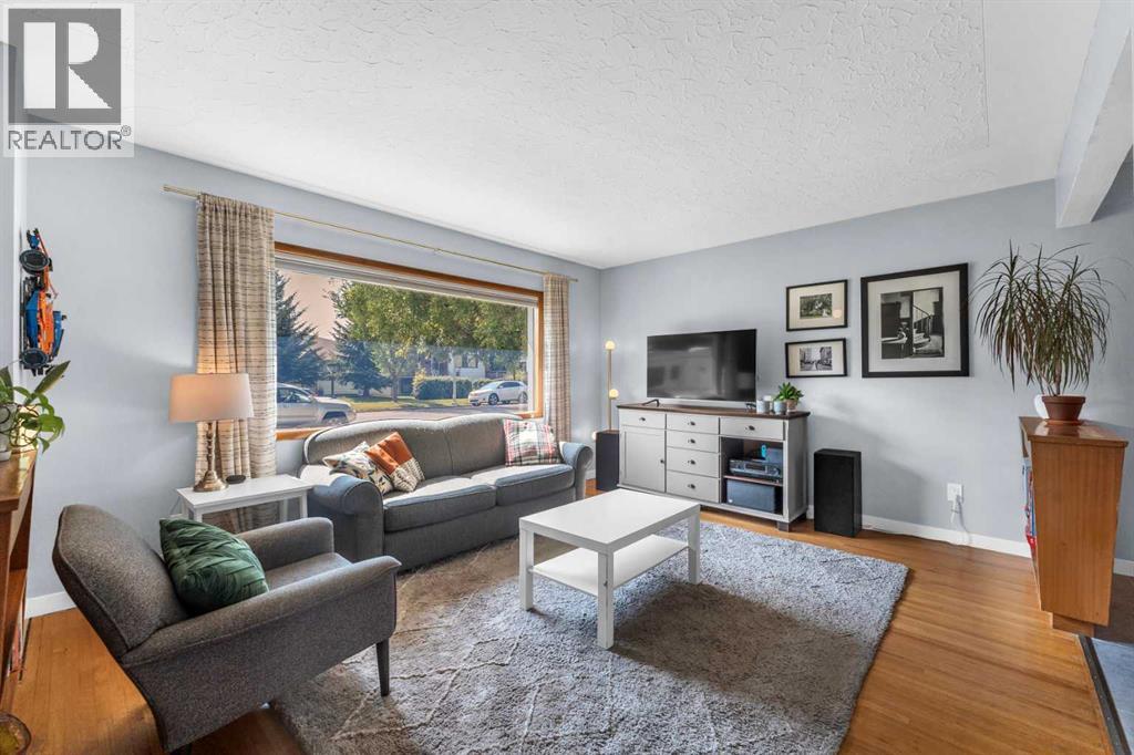 Photo 4 of 120 A 27 Avenue Ne, Calgary AB