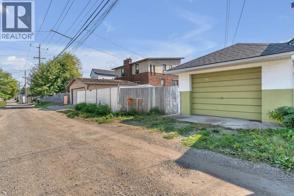 Photo 32 of 120 A 27 Avenue Ne, Calgary AB