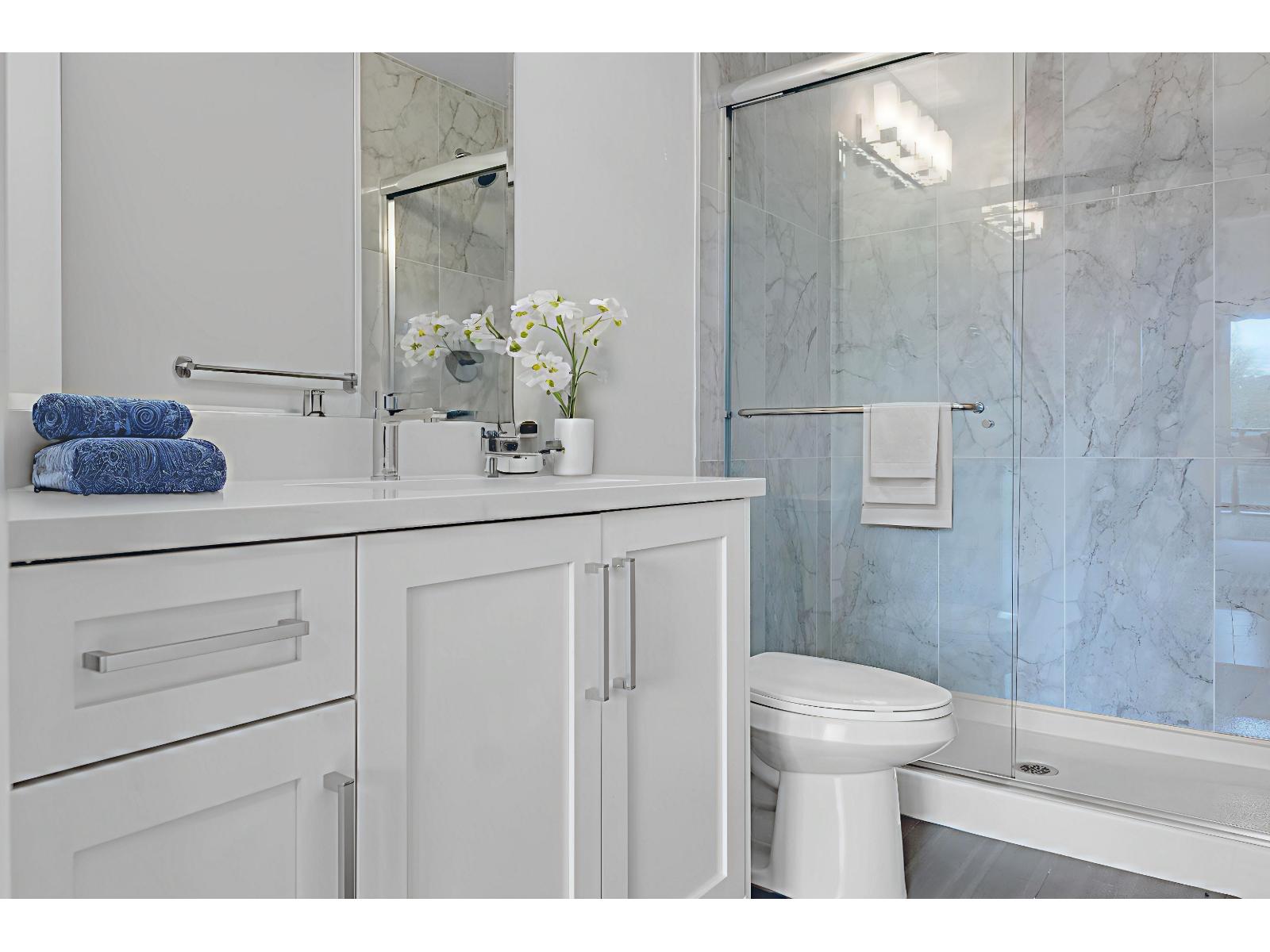 Photo 8 of 204 9983 Barnston Drive, Surrey BC