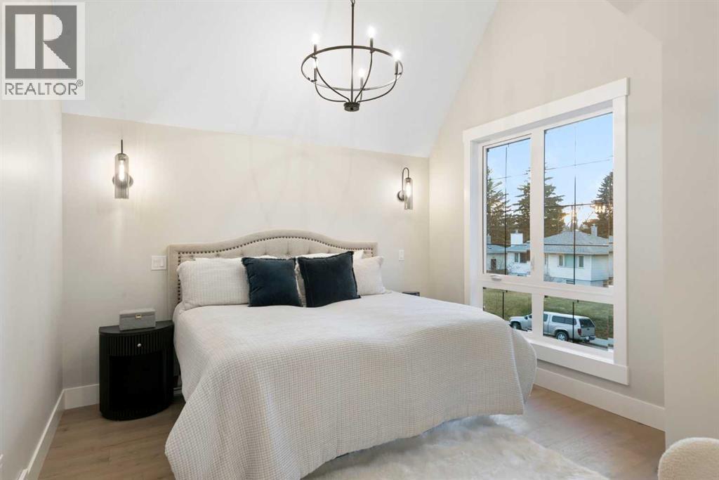 Photo 22 of 2414 35 Street Sw, Calgary AB