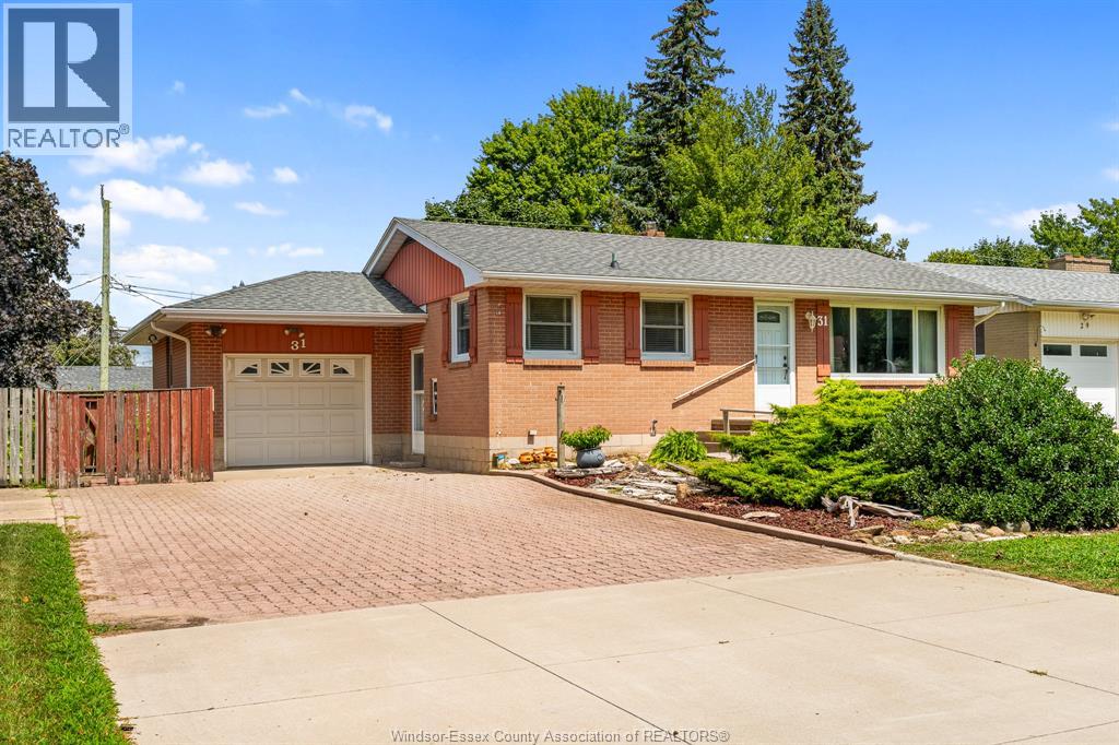 Photo 2 of 31 William Avenue, Leamington ON