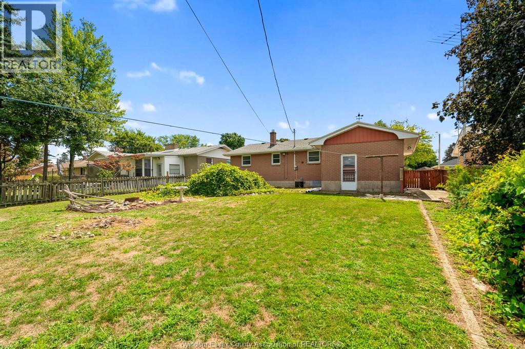Photo 3 of 31 William Avenue, Leamington ON