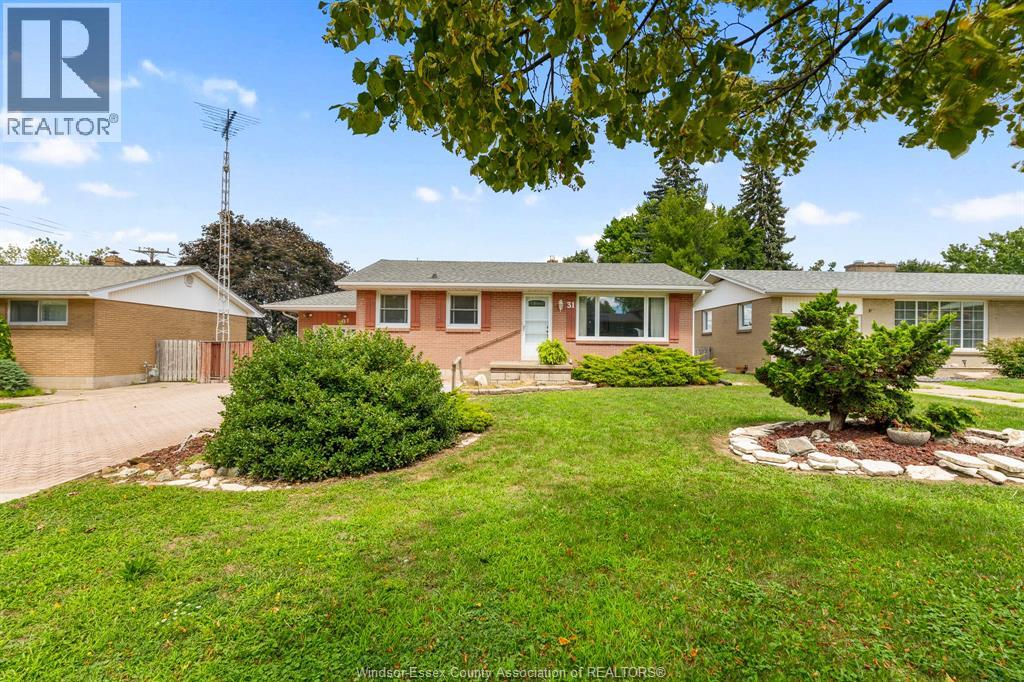 Photo 4 of 31 William Avenue, Leamington ON