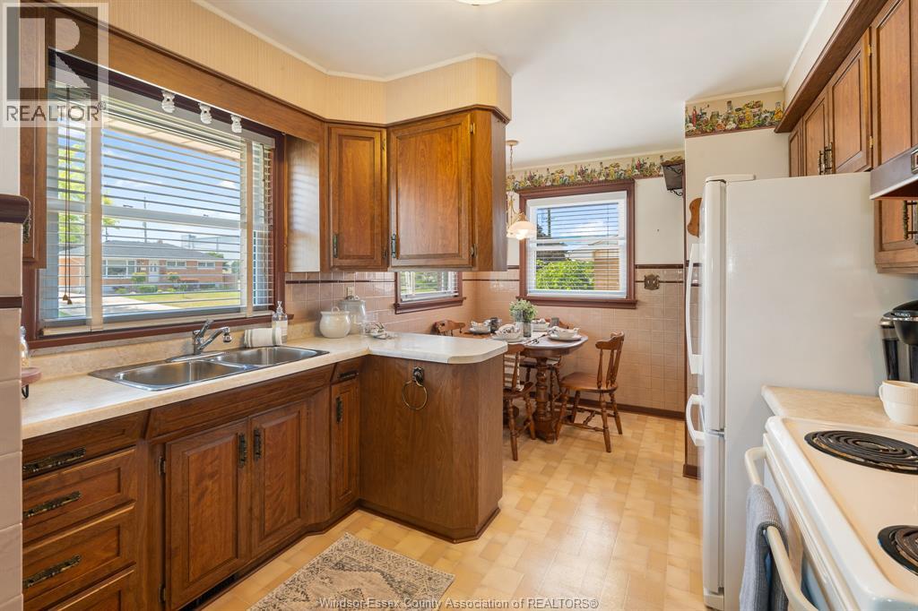Photo 5 of 31 William Avenue, Leamington ON