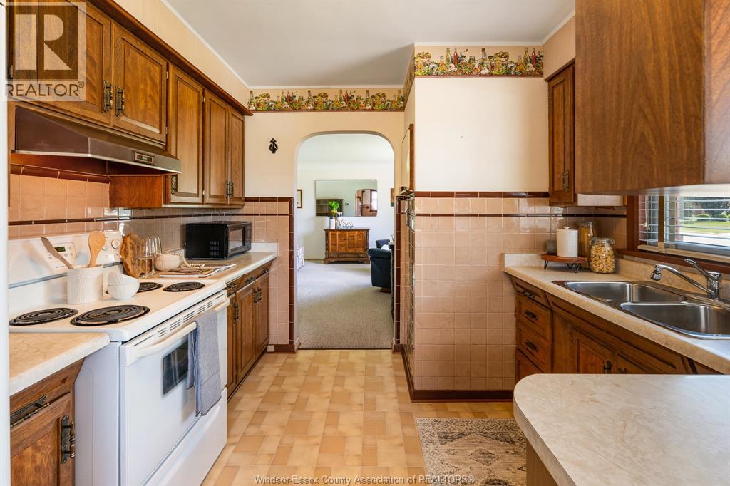 Photo 7 of 31 William Avenue, Leamington ON