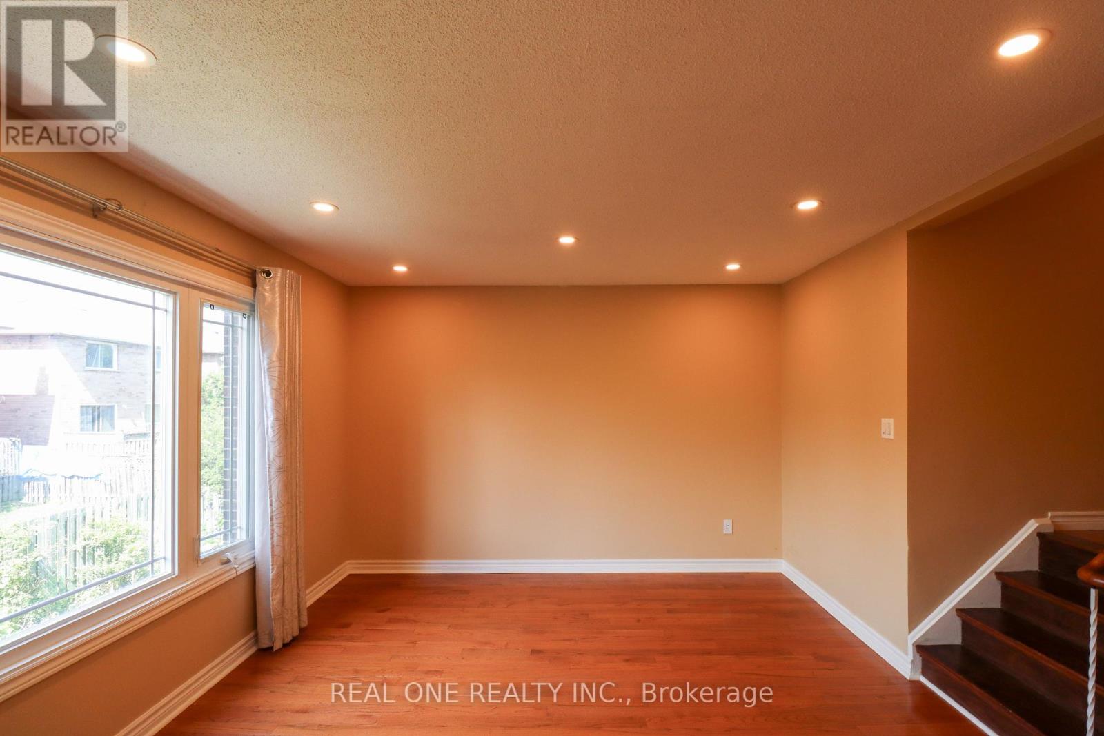 Photo 18 of 4139 Quaker Hill Drive, Mississauga ON