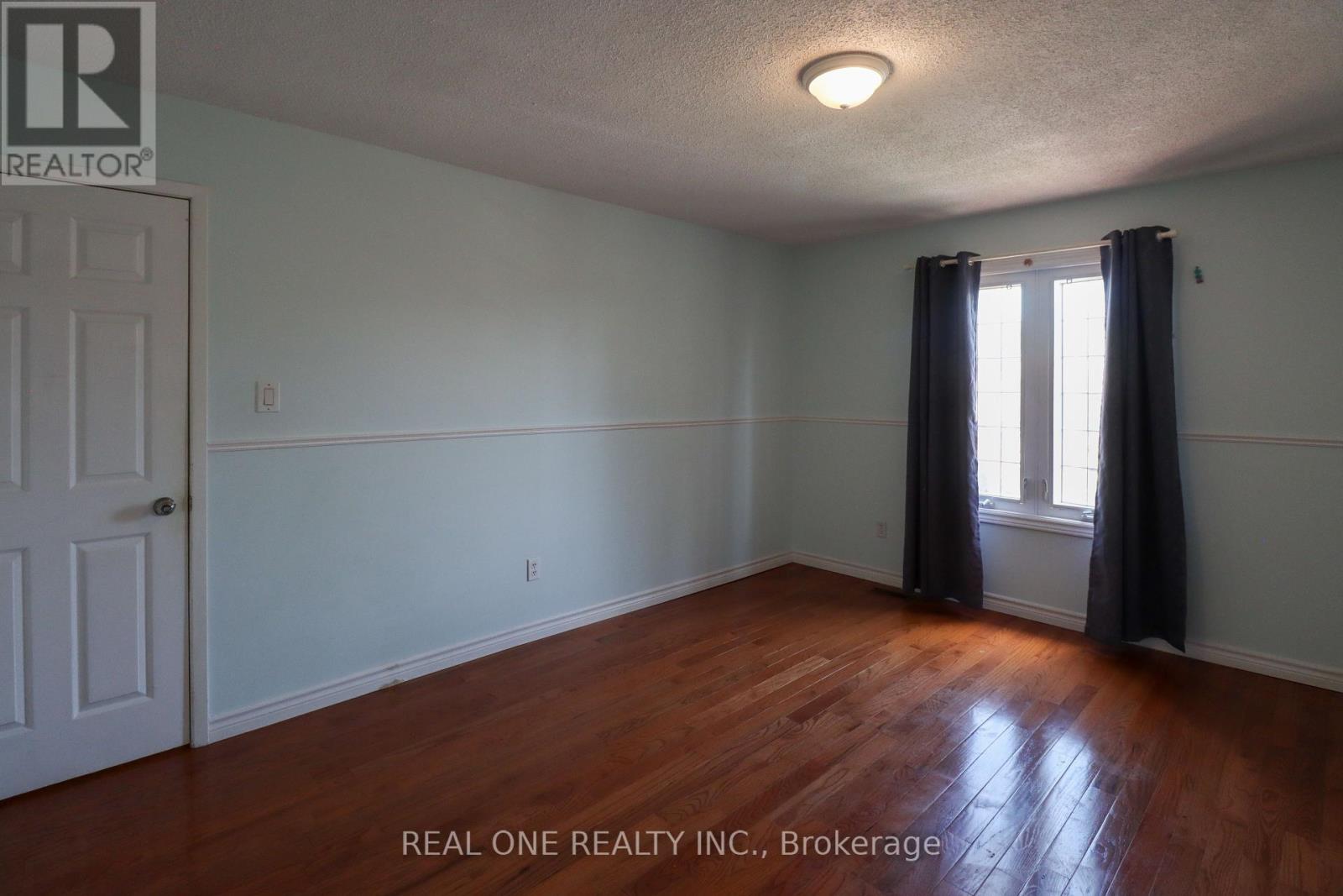 Photo 23 of 4139 Quaker Hill Drive, Mississauga ON