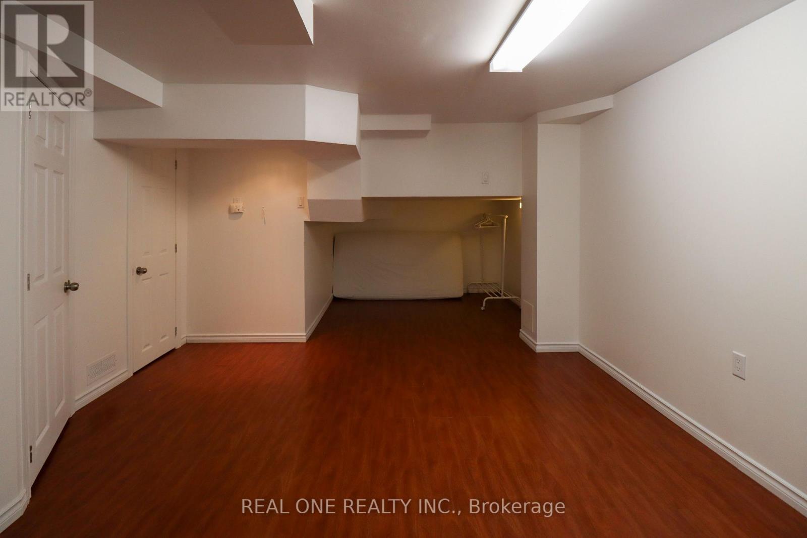 Photo 34 of 4139 Quaker Hill Drive, Mississauga ON