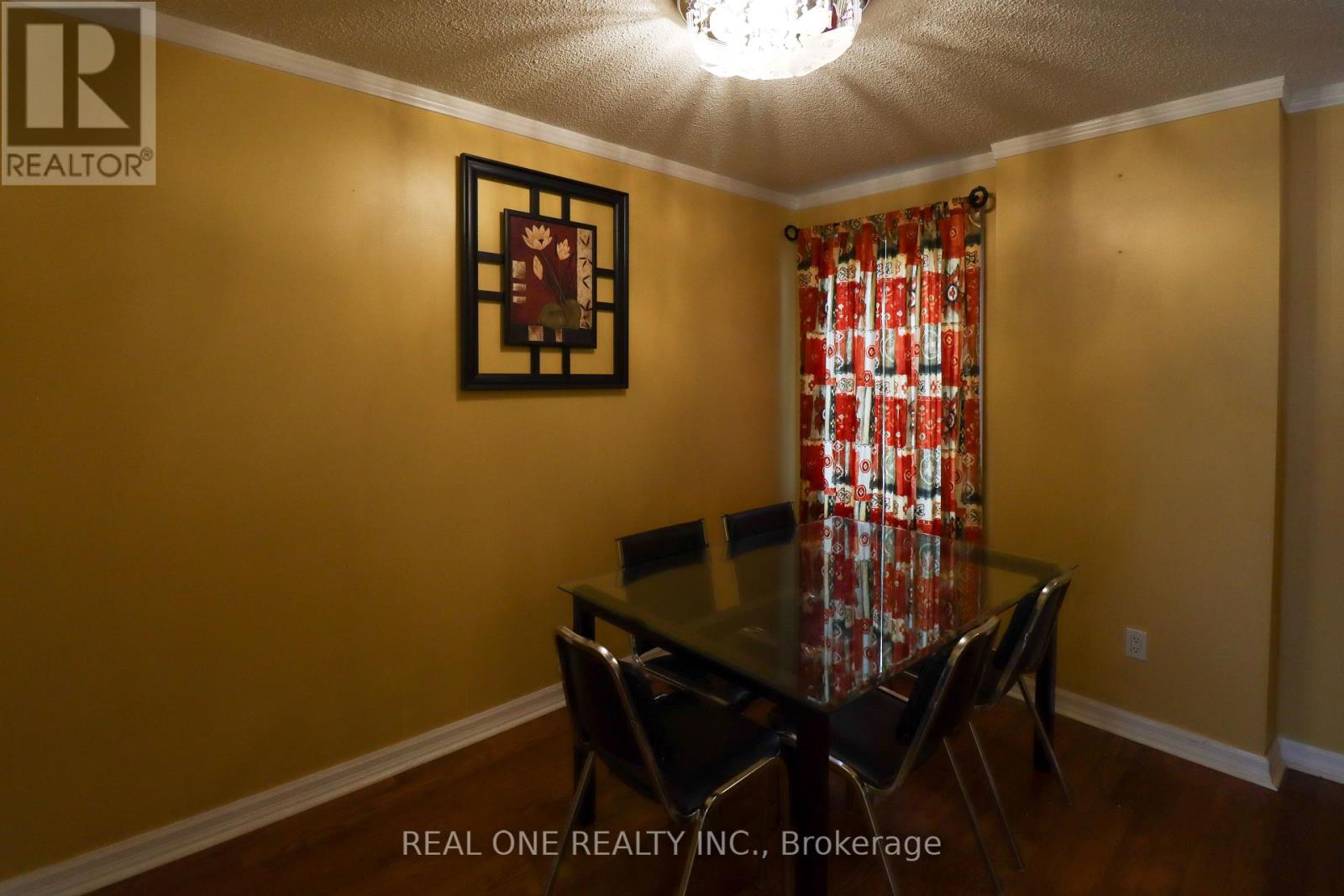 Photo 8 of 4139 Quaker Hill Drive, Mississauga ON