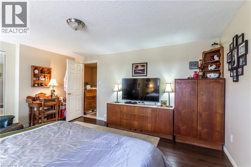 Photo 11 of 13 Ferncliffe Street, Cambridge ON