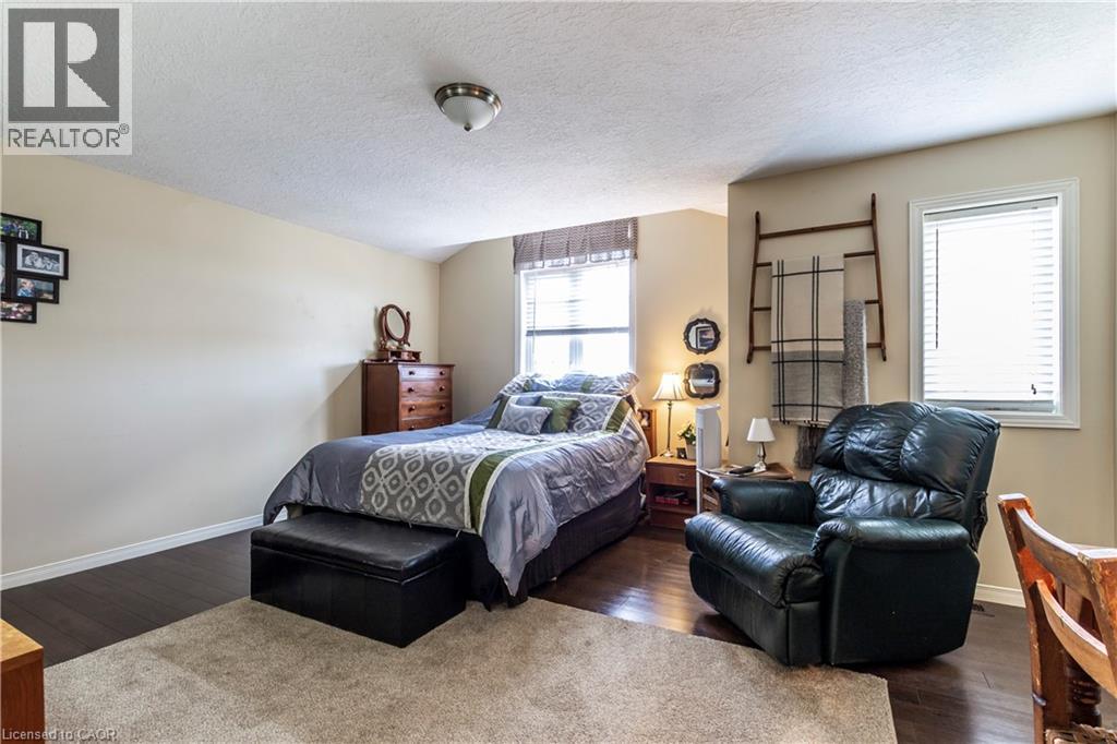 Photo 12 of 13 Ferncliffe Street, Cambridge ON