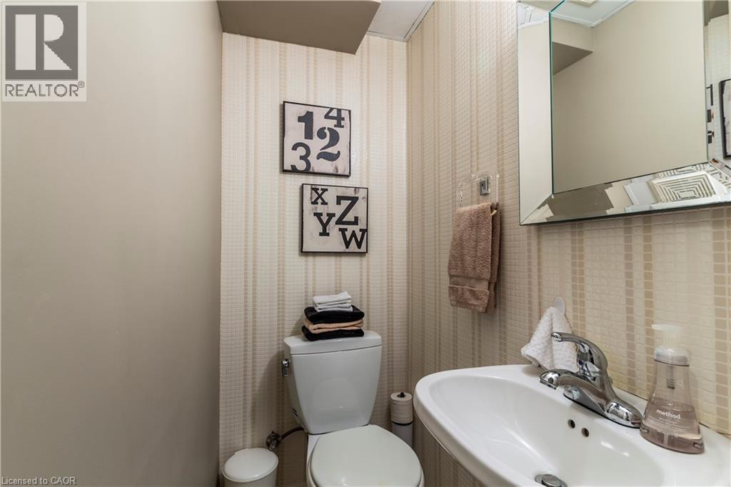 Photo 17 of 13 Ferncliffe Street, Cambridge ON