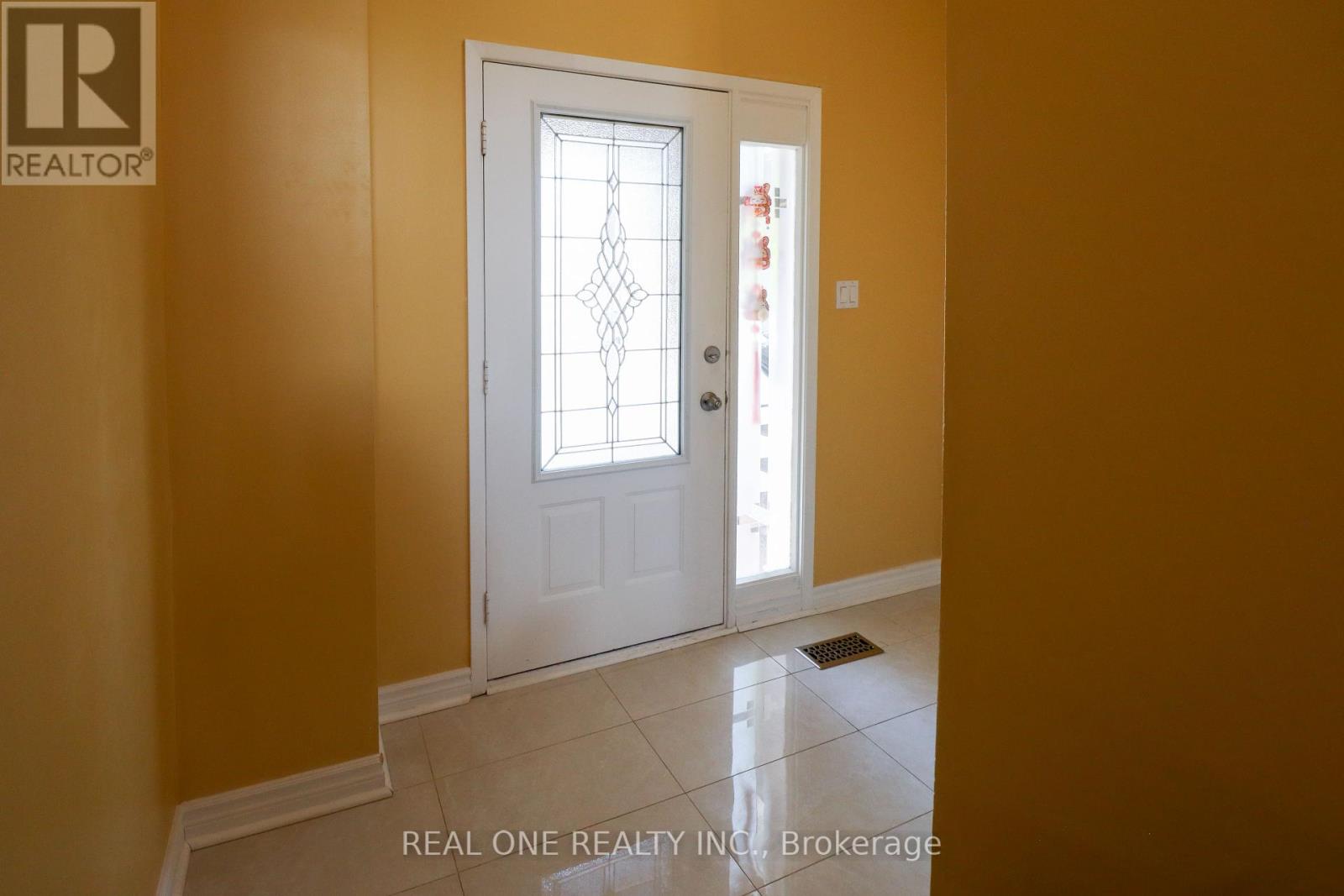 Photo 4 of 4139 Quaker Hill Drive, Mississauga ON
