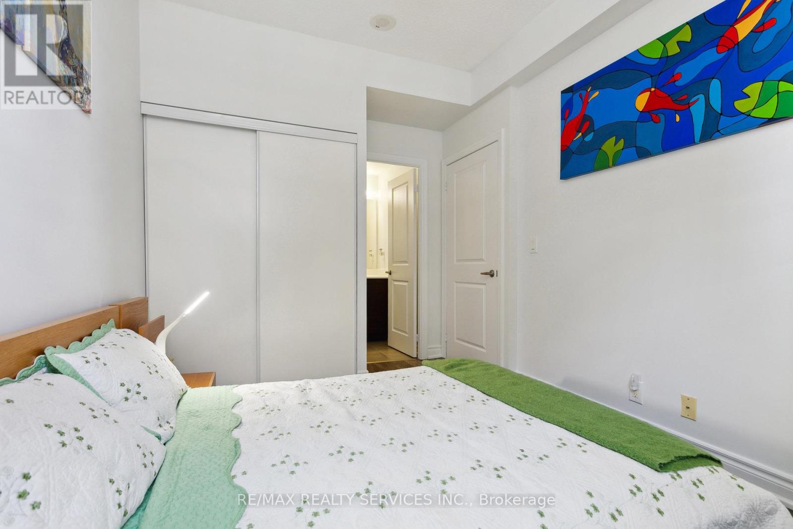 Photo 16 of 104 1940 Ironstone Drive, Burlington ON