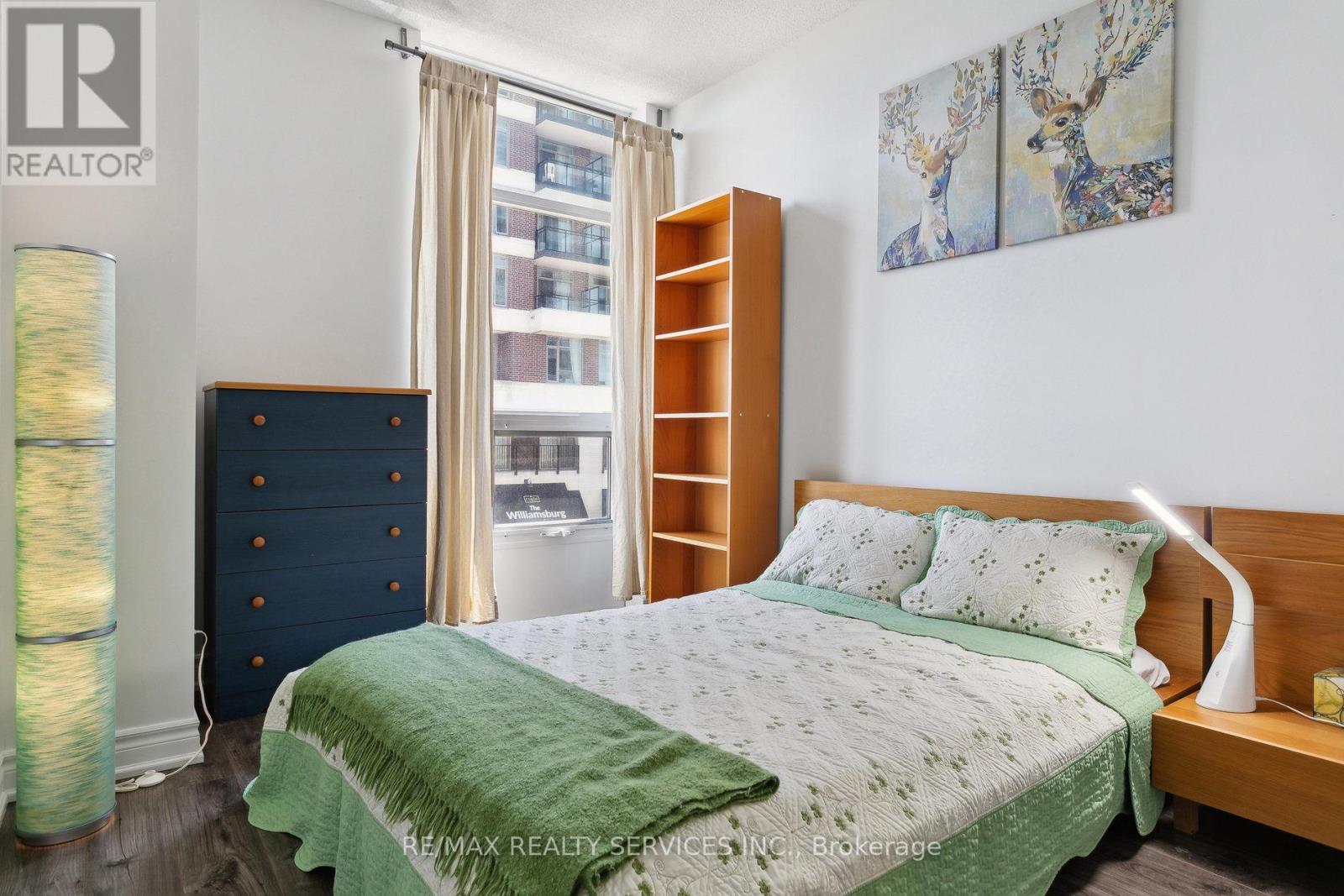 Photo 15 of 104 1940 Ironstone Drive, Burlington ON