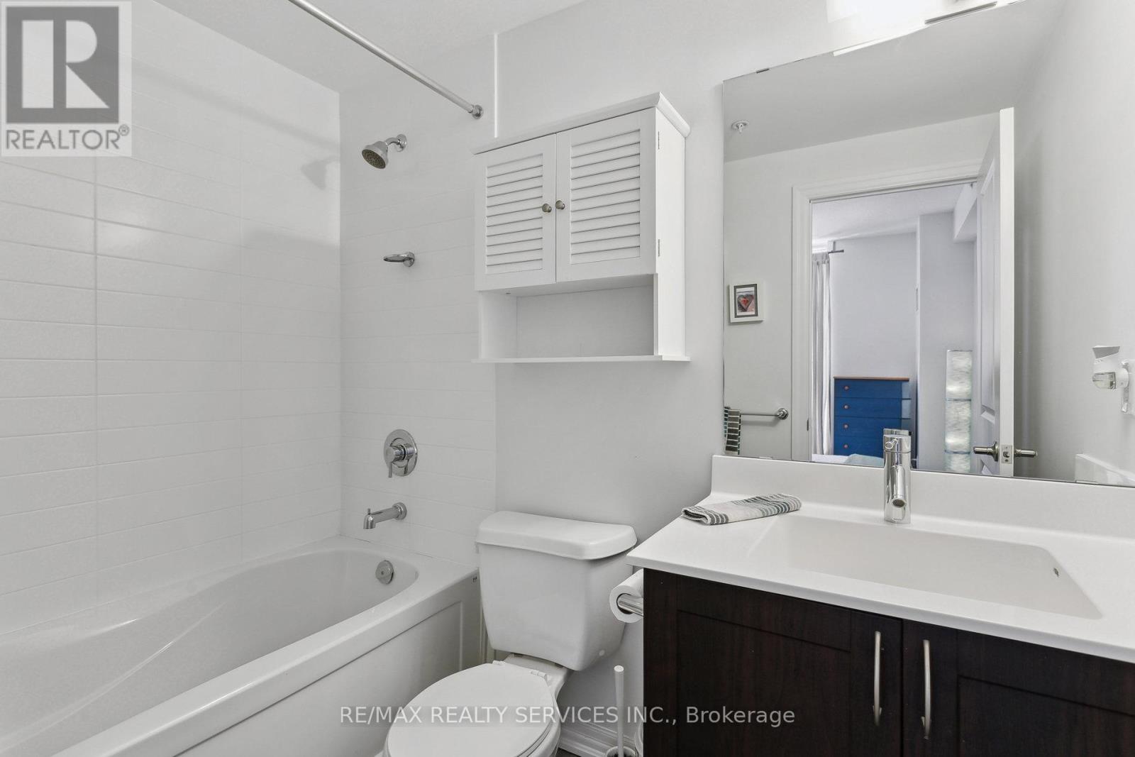 Photo 17 of 104 1940 Ironstone Drive, Burlington ON