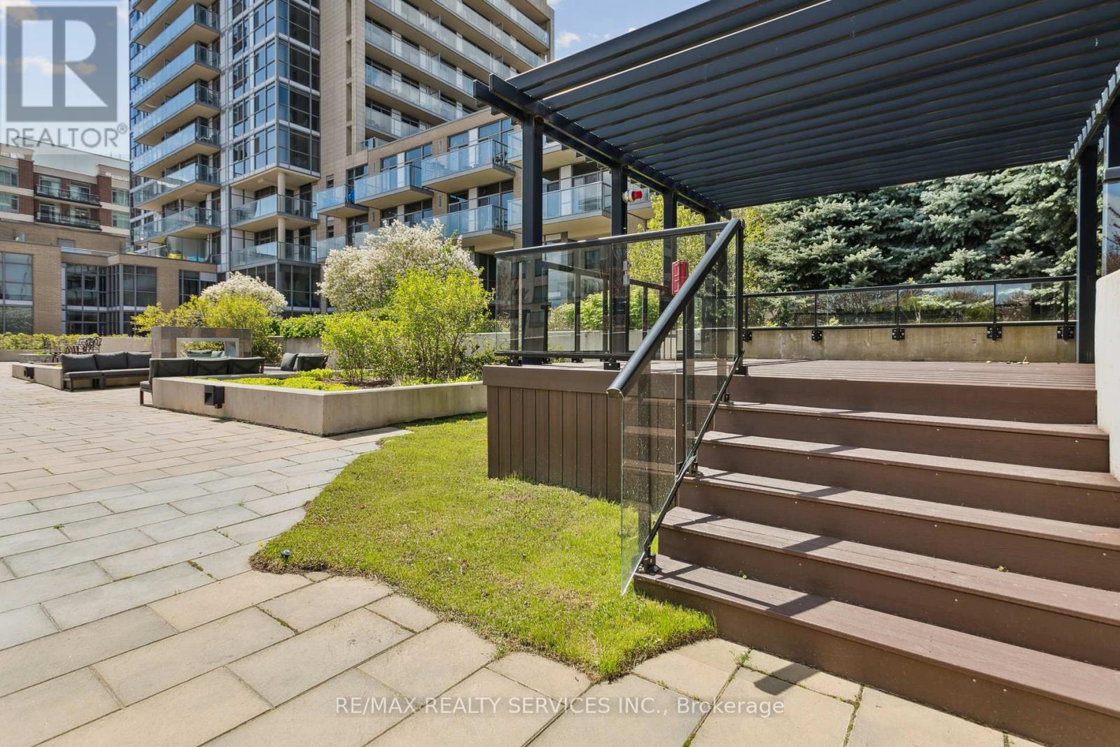 Photo 34 of 104 1940 Ironstone Drive, Burlington ON