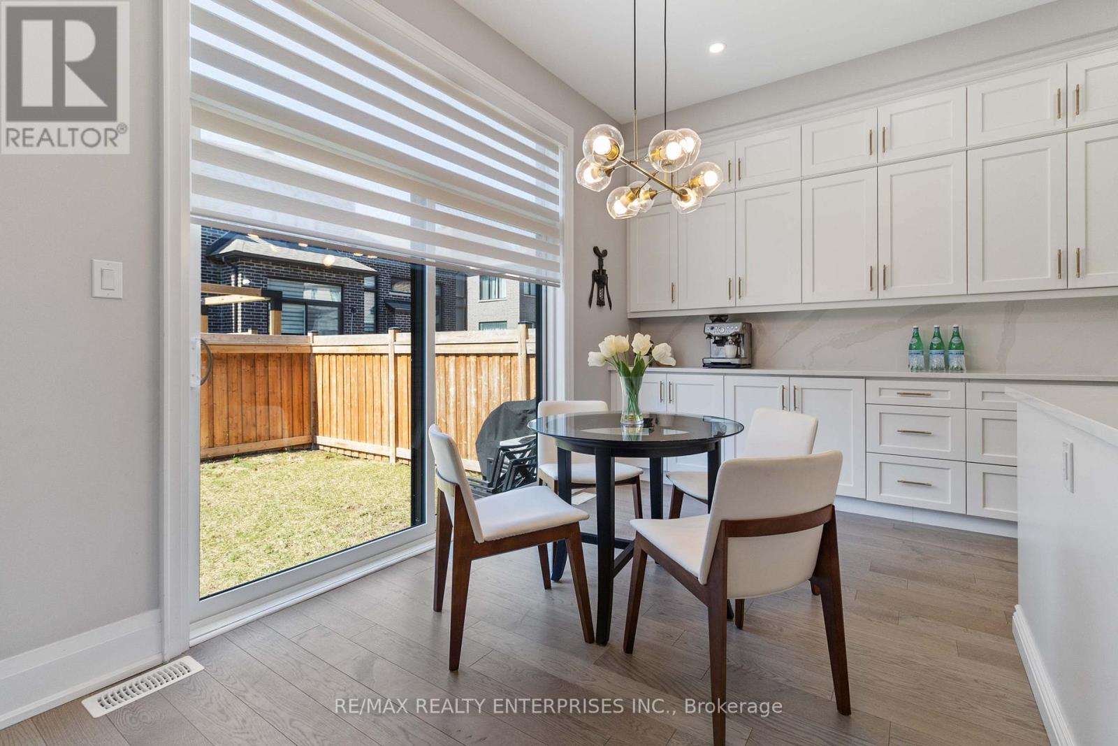 Photo 14 of 1437 Lakeport Crescent, Oakville ON
