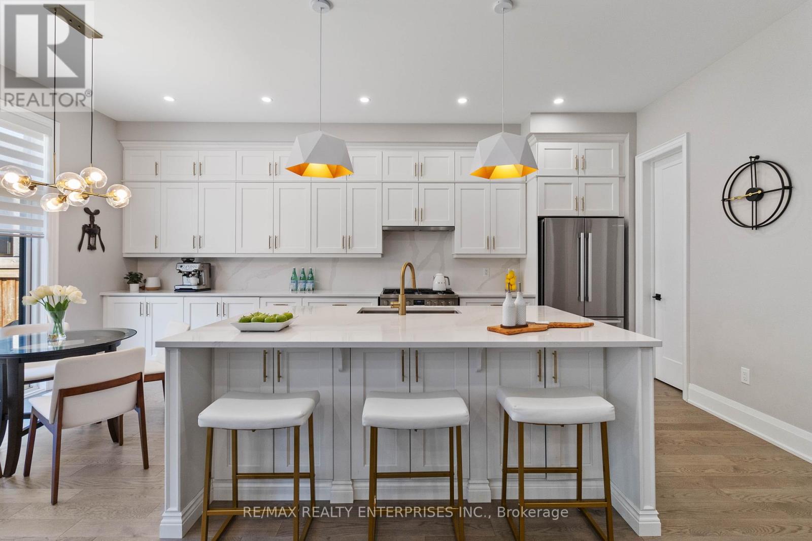 Photo 11 of 1437 Lakeport Crescent, Oakville ON