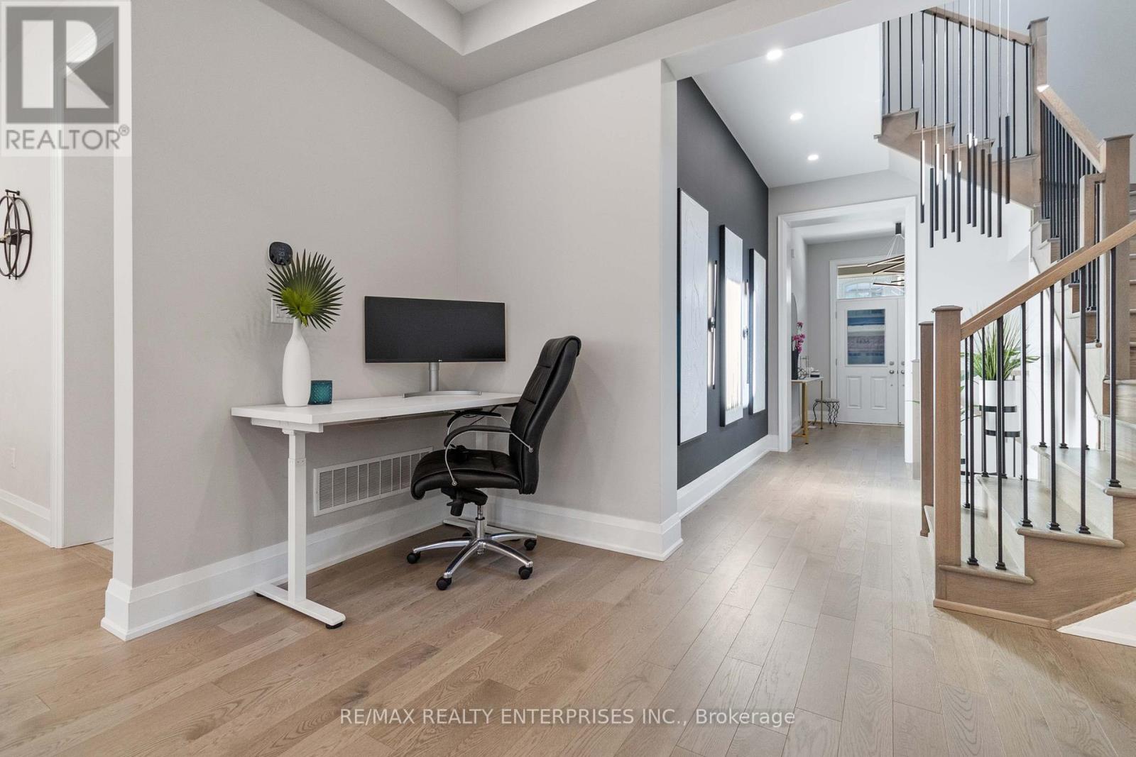 Photo 18 of 1437 Lakeport Crescent, Oakville ON