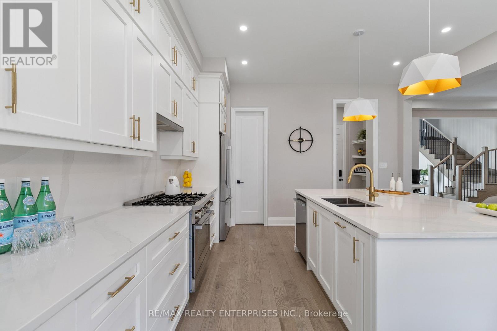 Photo 12 of 1437 Lakeport Crescent, Oakville ON