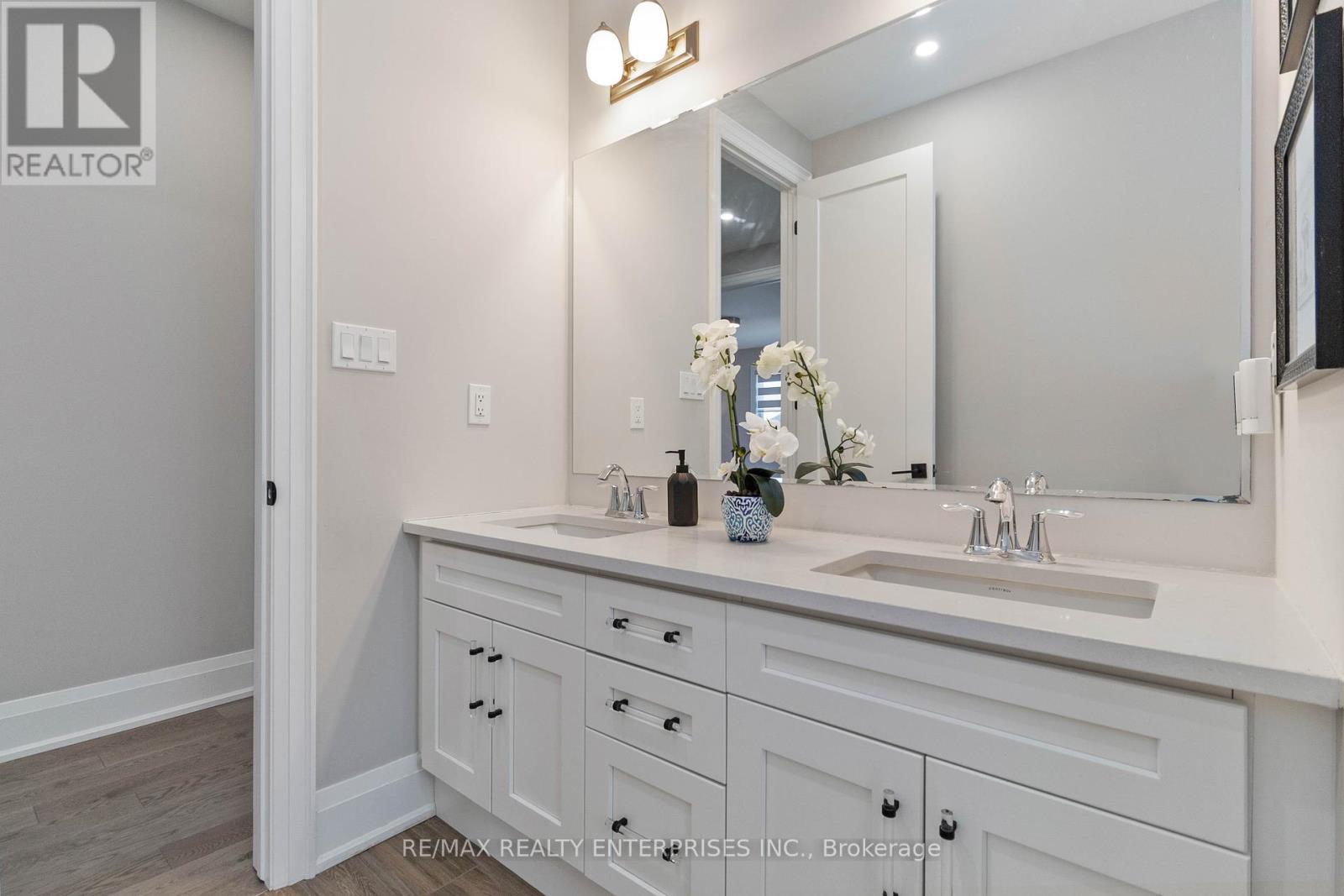 Photo 36 of 1437 Lakeport Crescent, Oakville ON