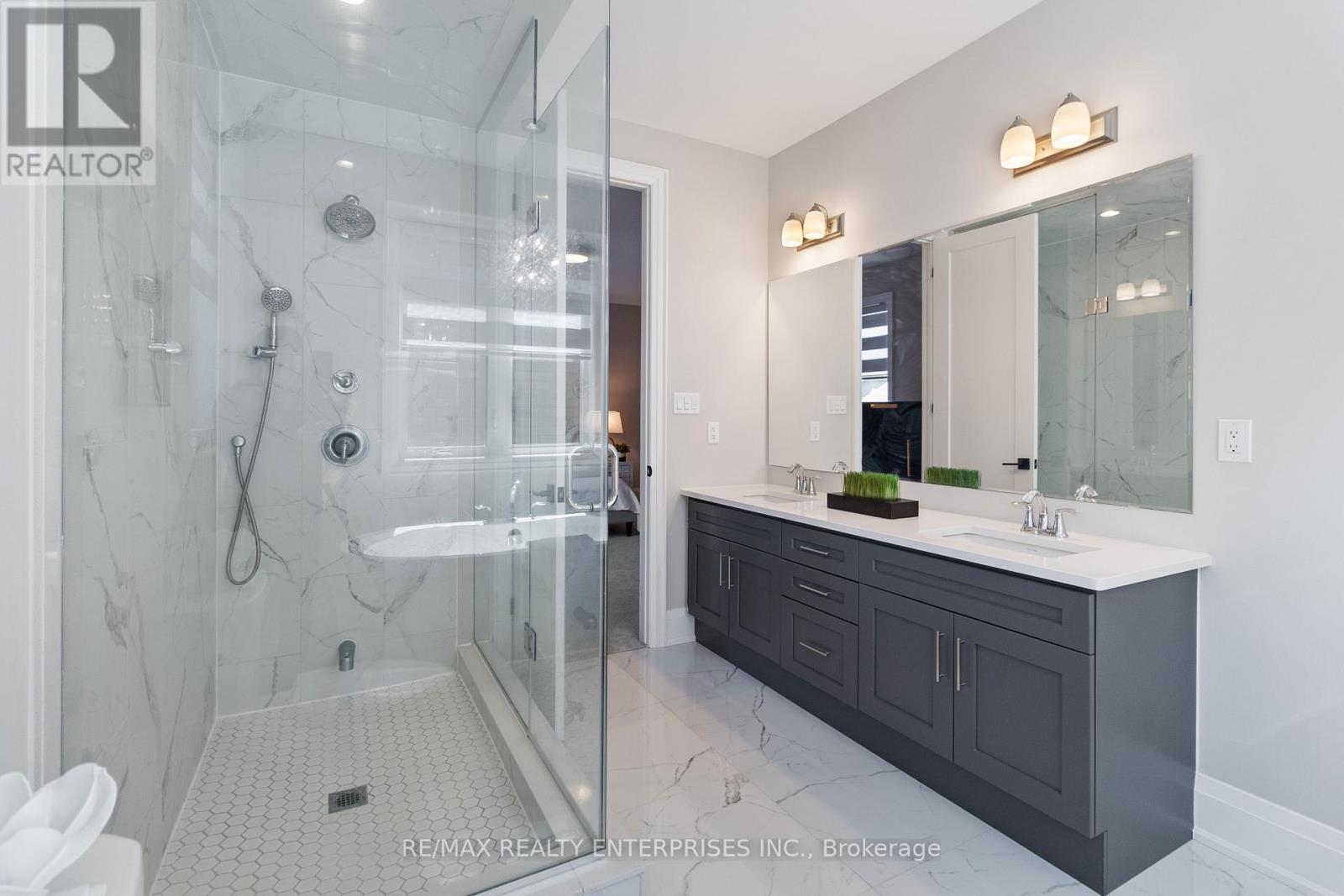 Photo 33 of 1437 Lakeport Crescent, Oakville ON