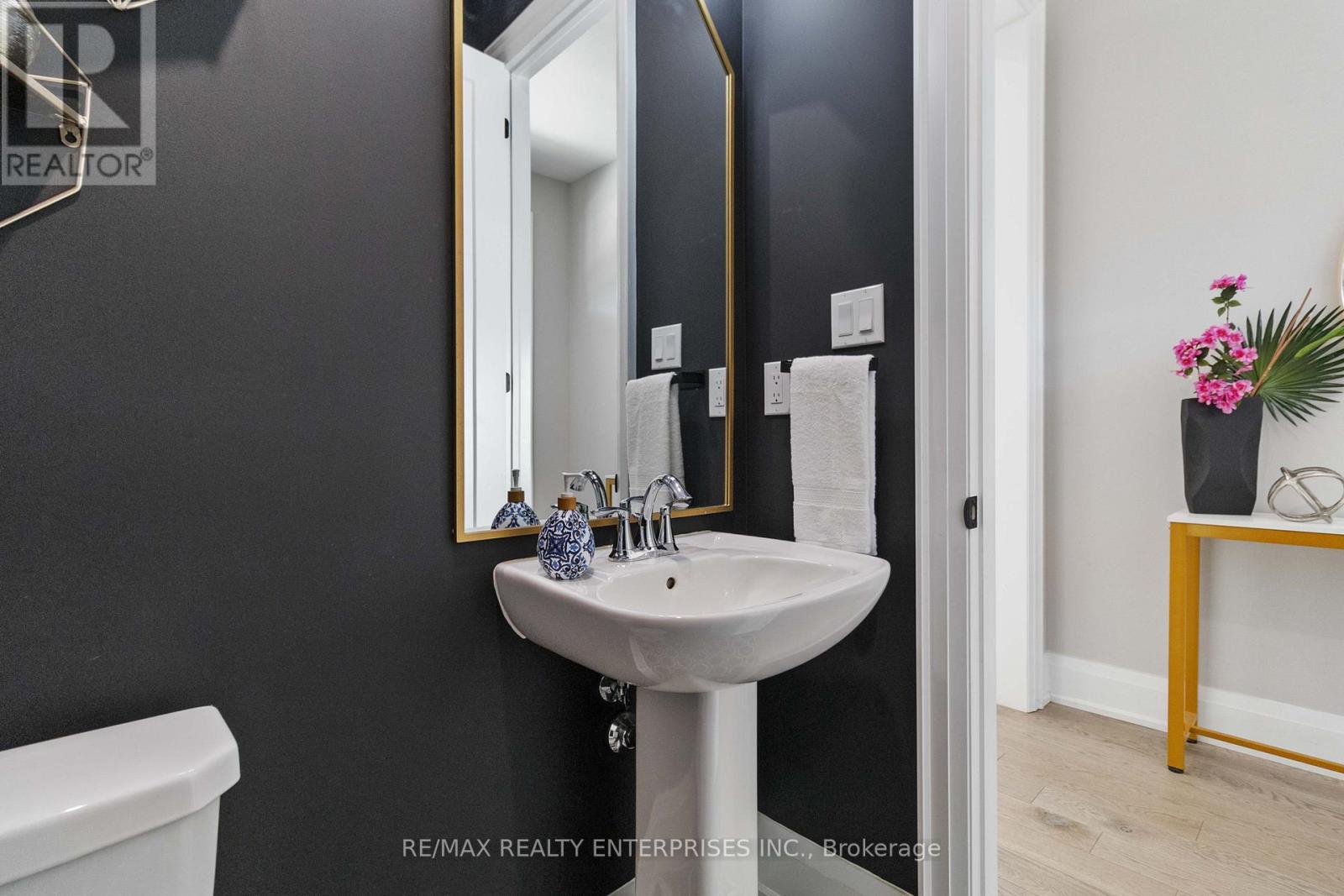 Photo 42 of 1437 Lakeport Crescent, Oakville ON