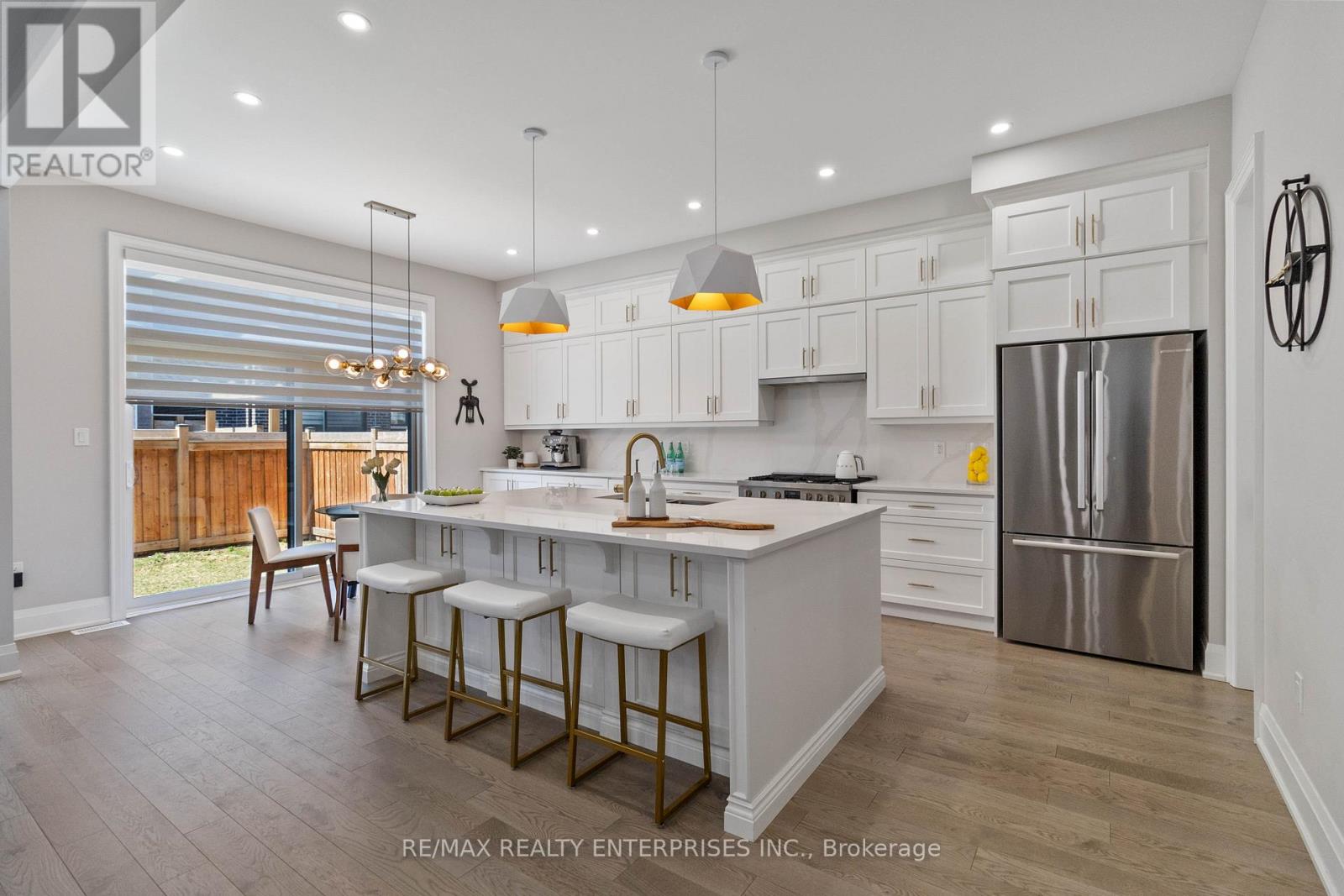 Photo 10 of 1437 Lakeport Crescent, Oakville ON