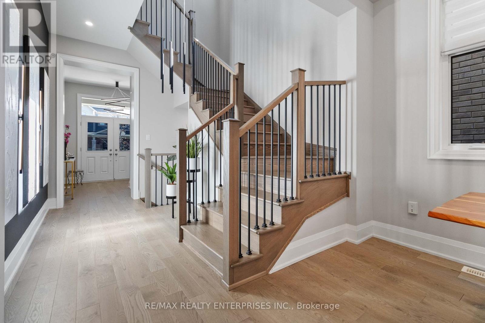 Photo 19 of 1437 Lakeport Crescent, Oakville ON