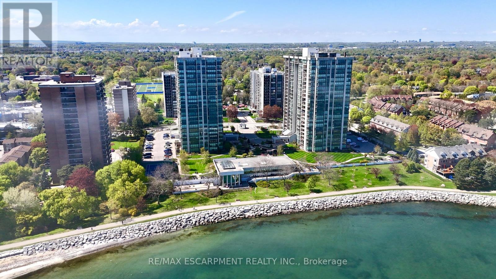 Photo 2 of 903 2175 Marine Drive, Oakville ON