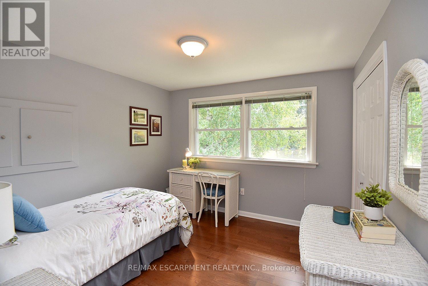 Photo 23 of 219 Strathcona Drive, Burlington ON