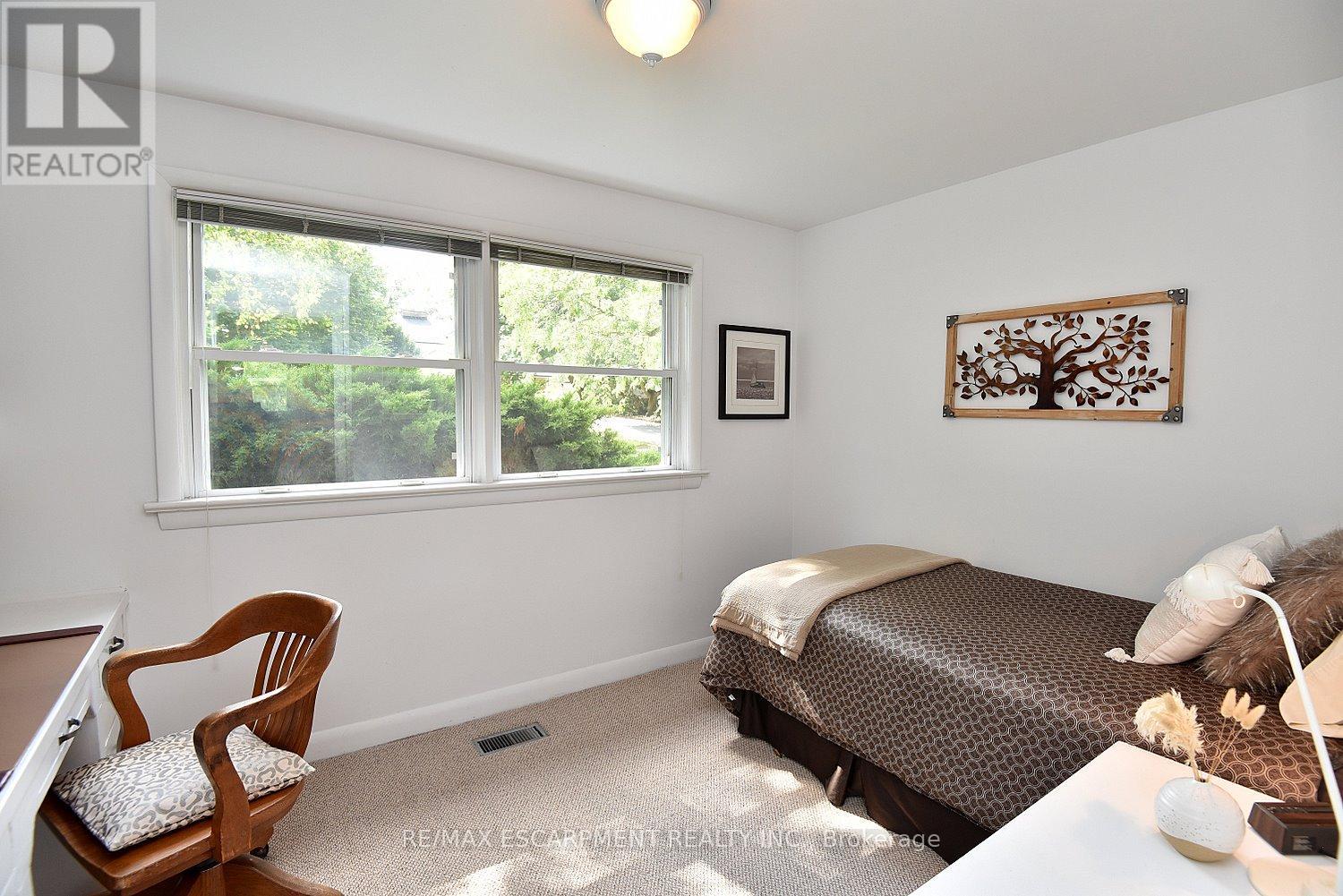 Photo 24 of 219 Strathcona Drive, Burlington ON