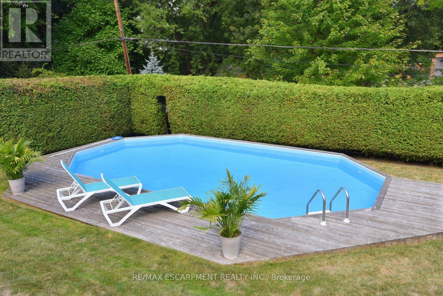 Photo 35 of 219 Strathcona Drive, Burlington ON