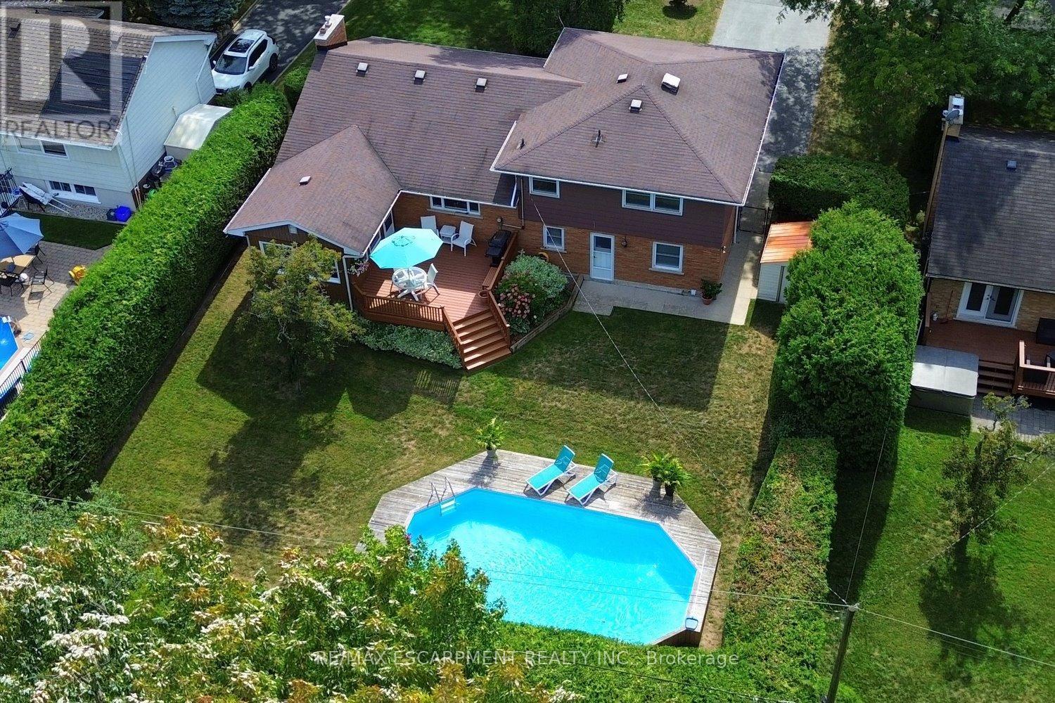 Photo 33 of 219 Strathcona Drive, Burlington ON