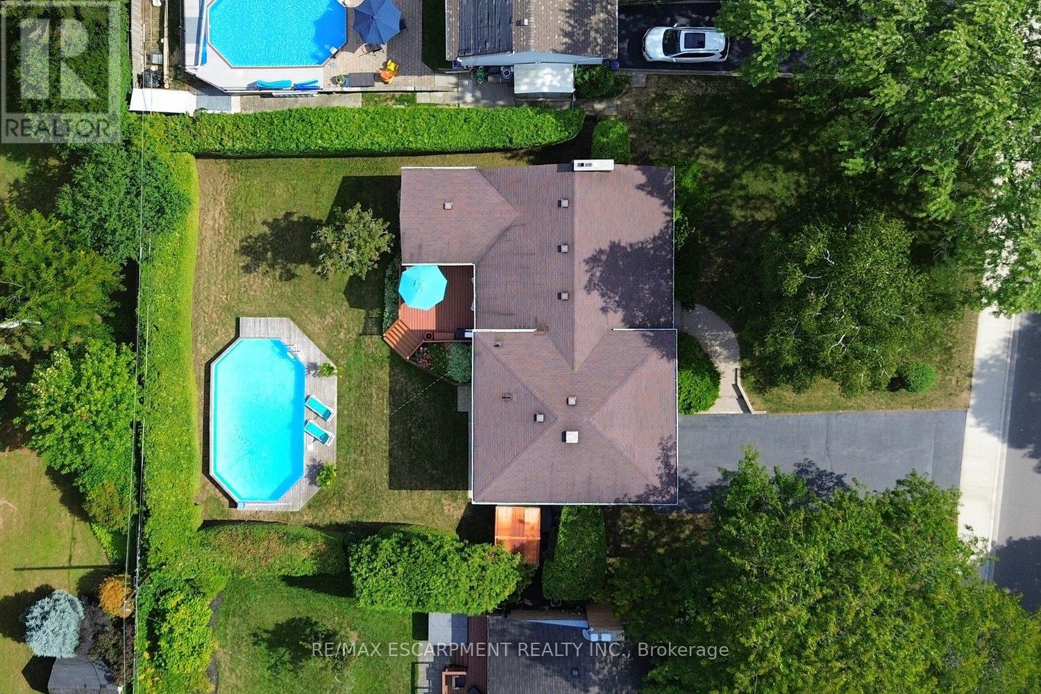 Photo 41 of 219 Strathcona Drive, Burlington ON