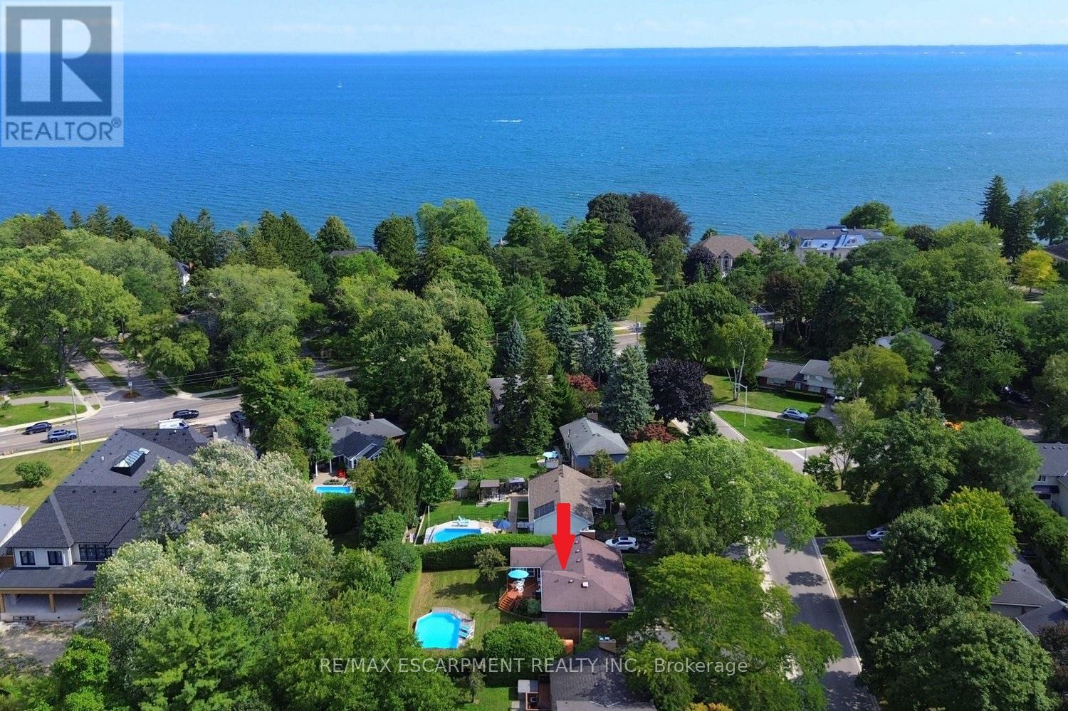 Photo 40 of 219 Strathcona Drive, Burlington ON