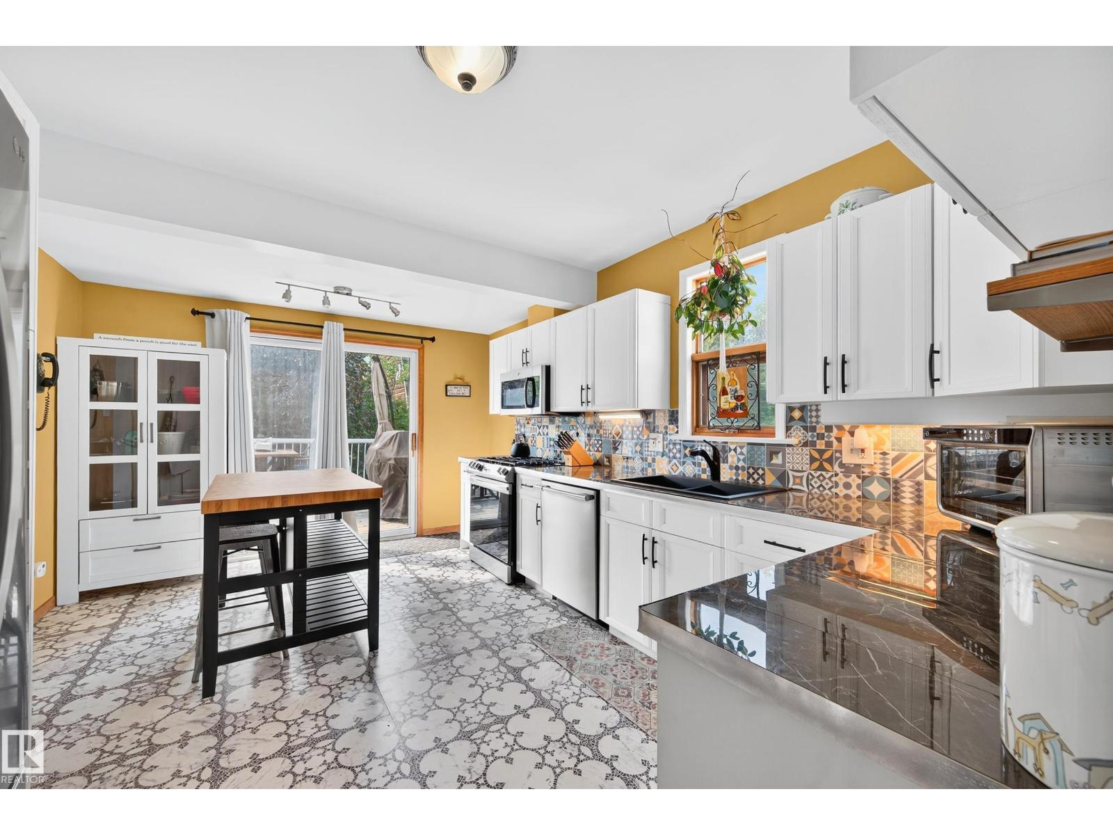 Photo 18 of 10739 80 Av Nw, Edmonton AB