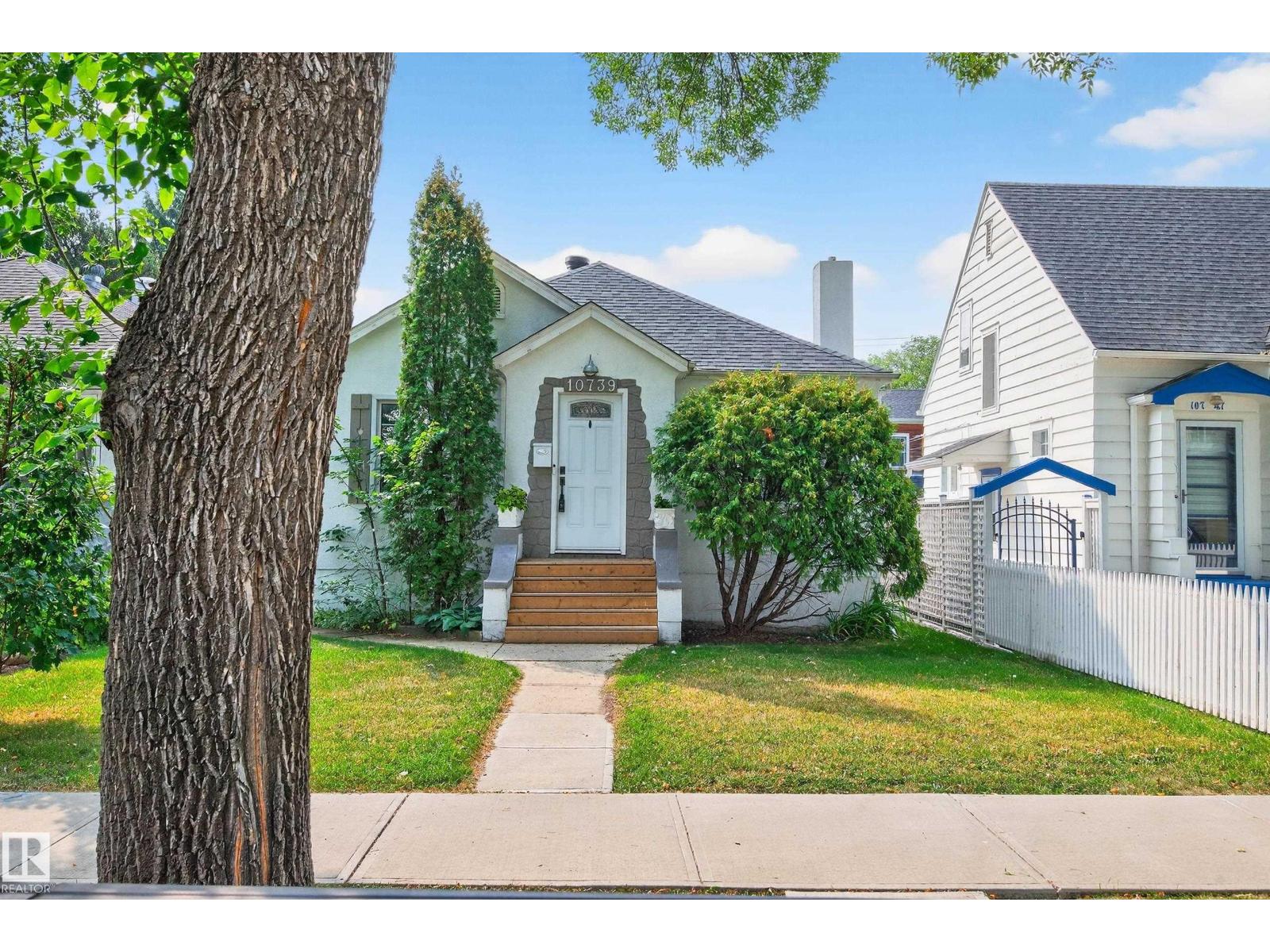 Photo 2 of 10739 80 Av Nw, Edmonton AB
