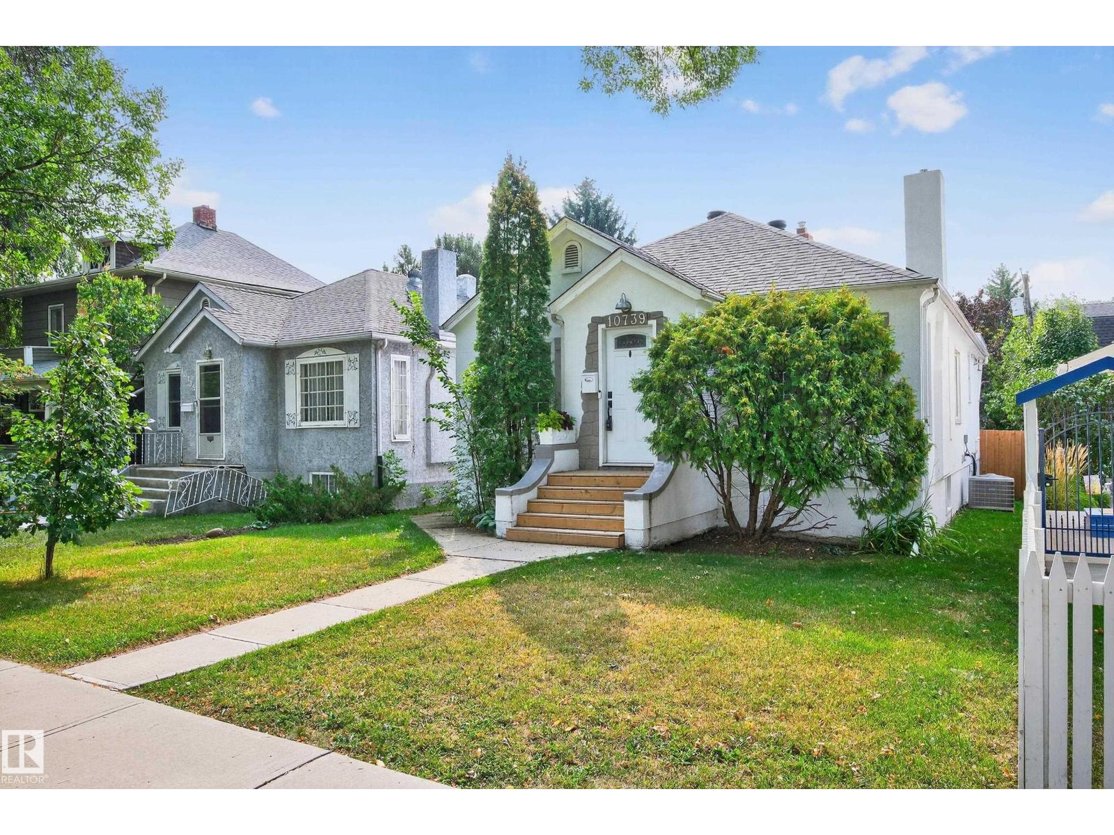Photo 3 of 10739 80 Av Nw, Edmonton AB