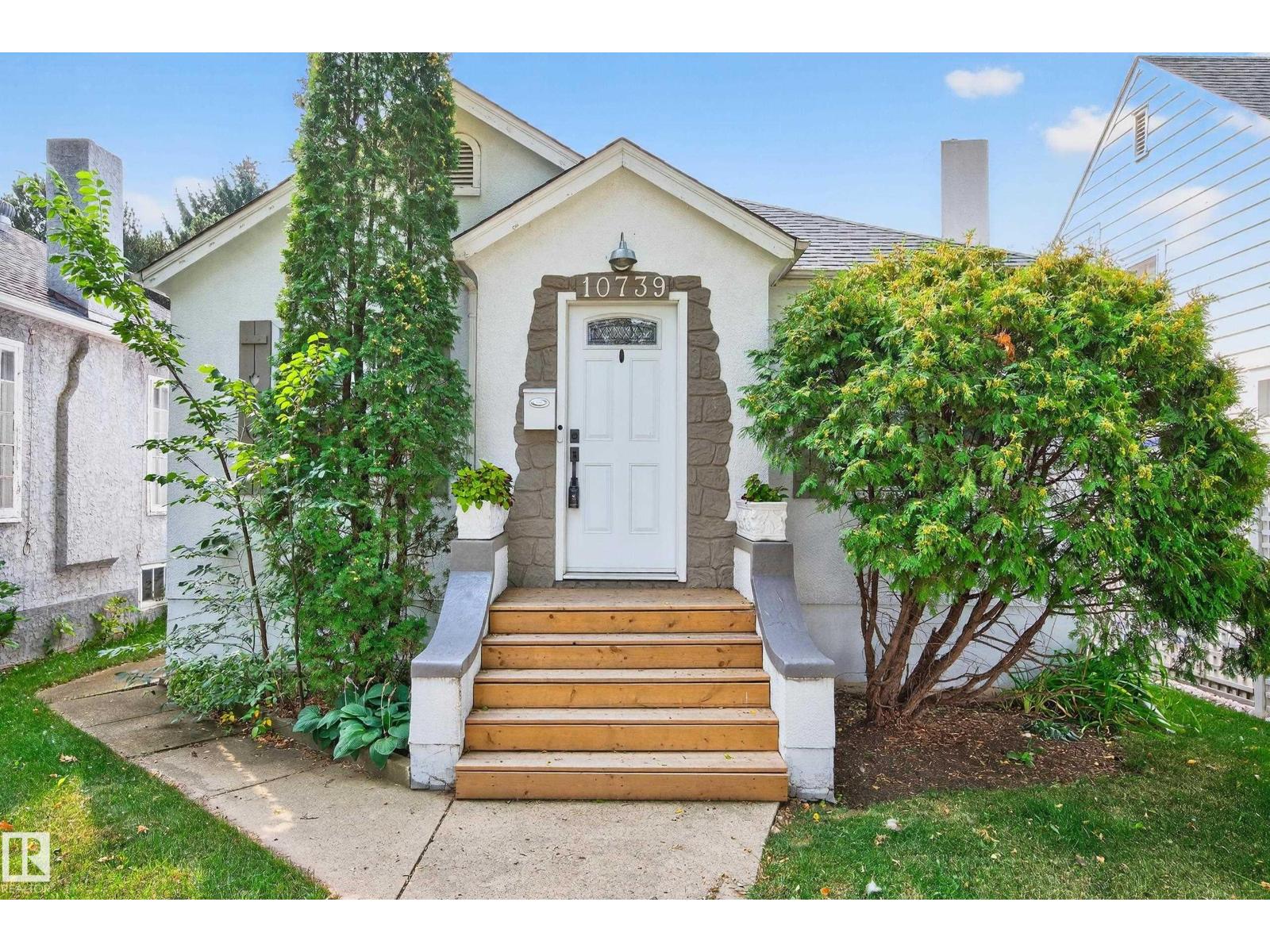 Photo 5 of 10739 80 Av Nw, Edmonton AB