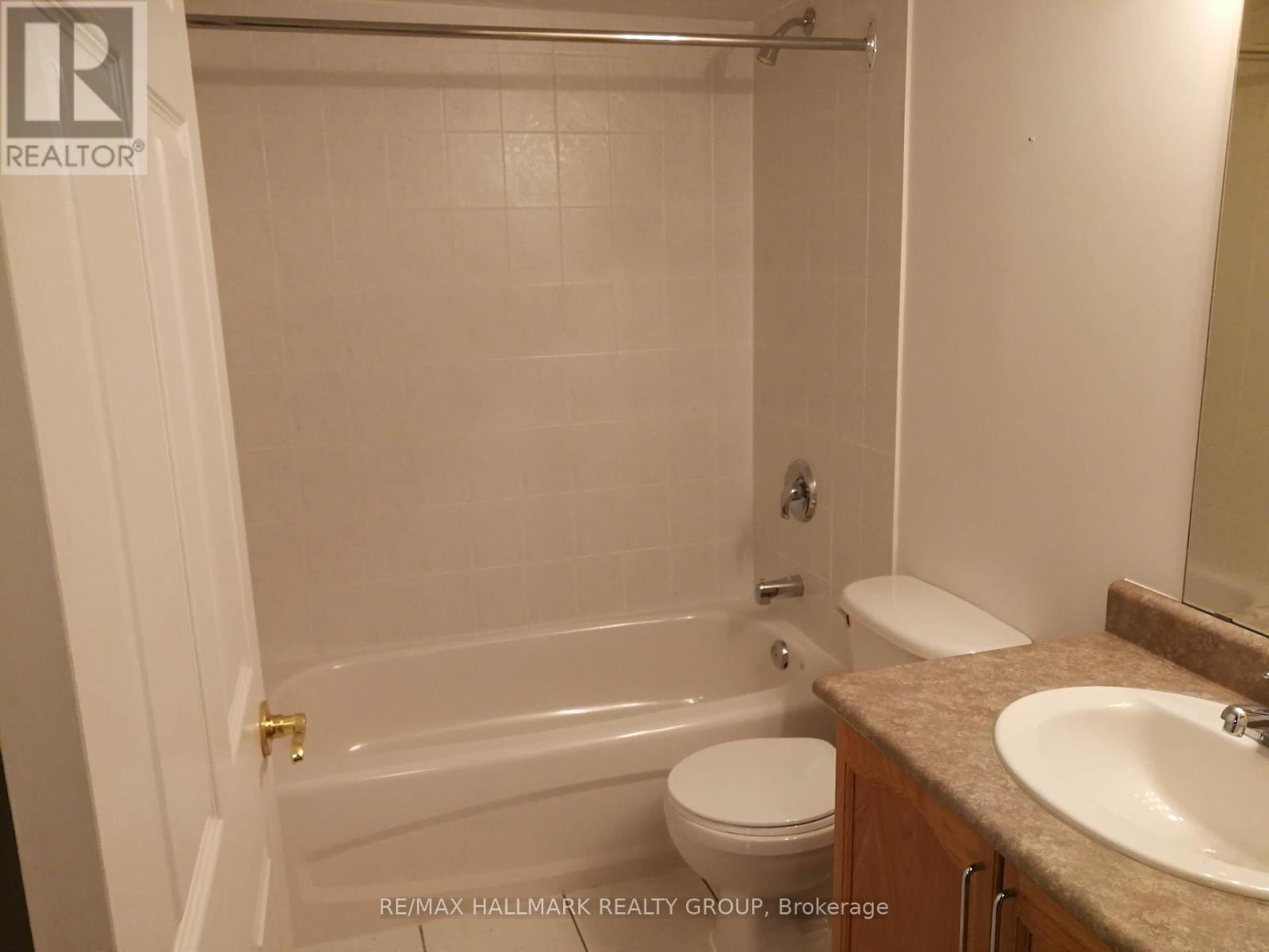 Photo 10 of 413 429 Somerset Street W, Ottawa ON