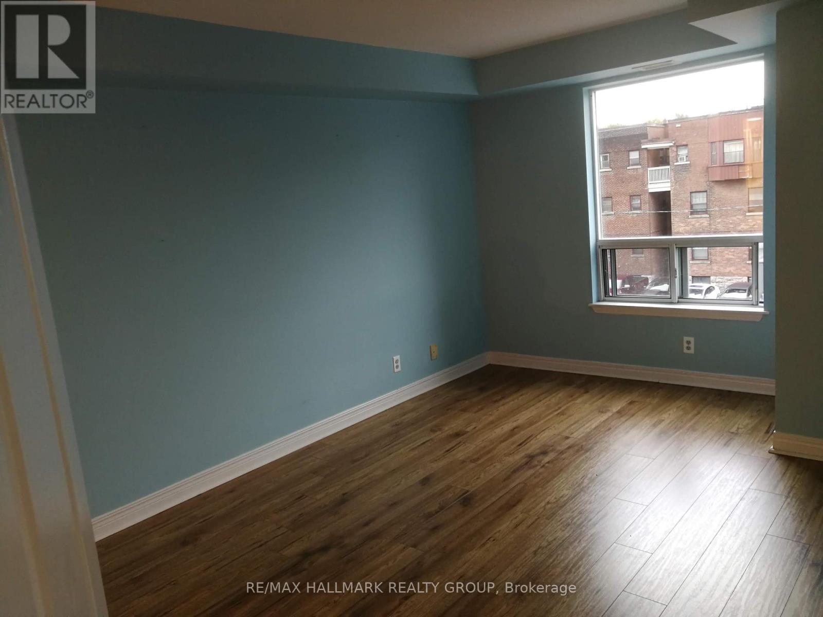 Photo 13 of 413 429 Somerset Street W, Ottawa ON