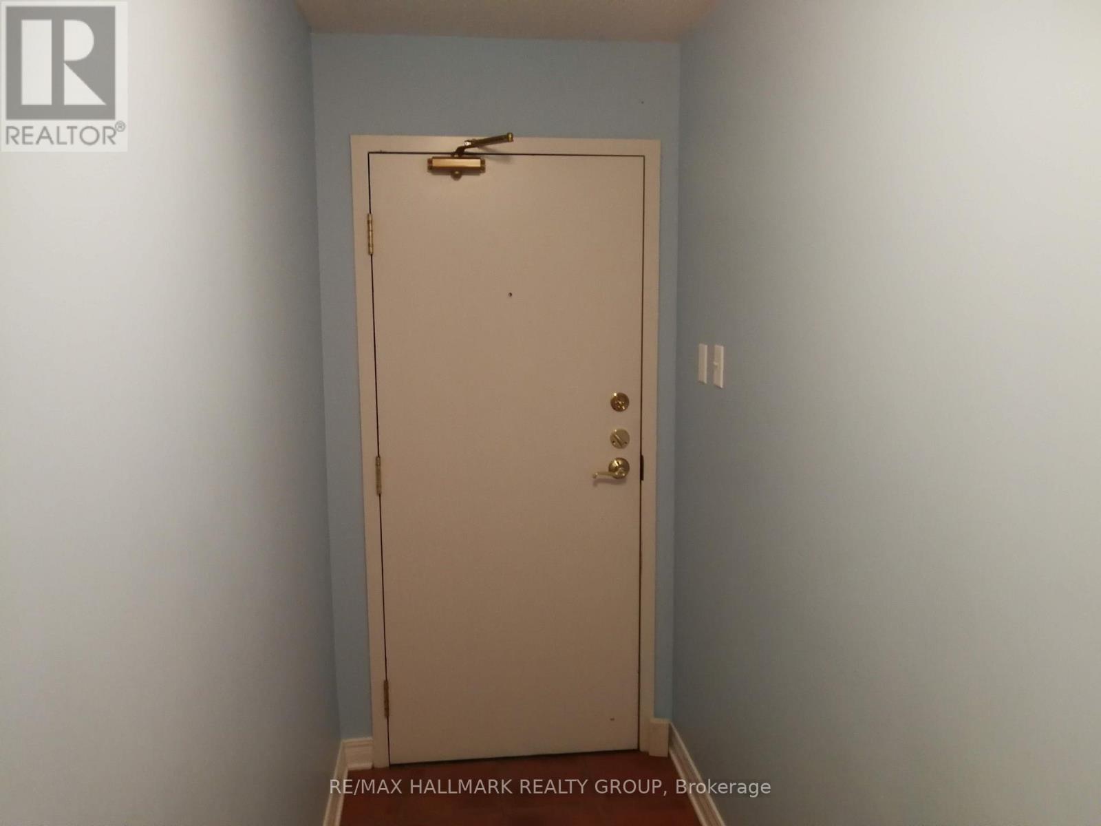 Photo 4 of 413 429 Somerset Street W, Ottawa ON