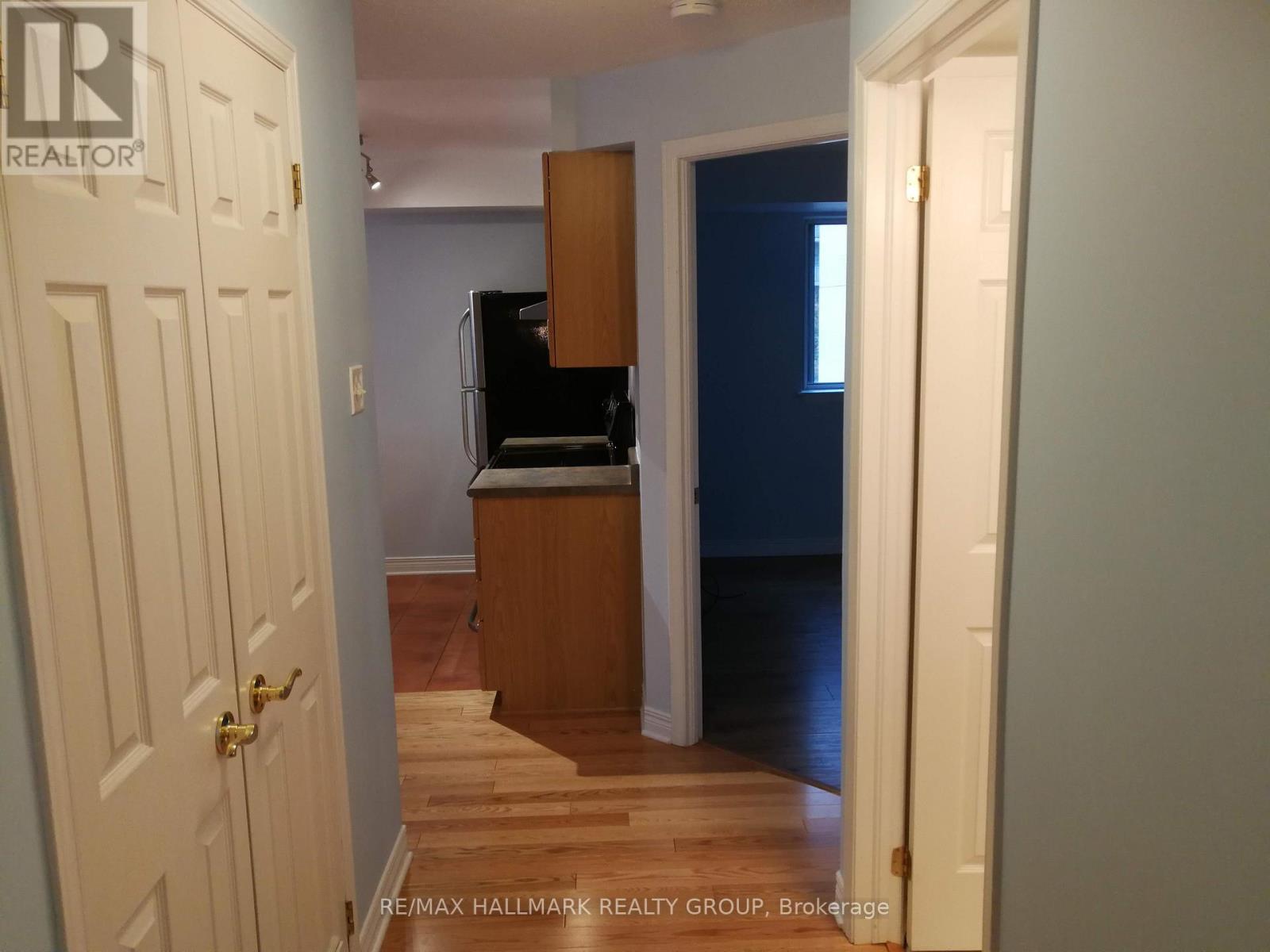 Photo 5 of 413 429 Somerset Street W, Ottawa ON