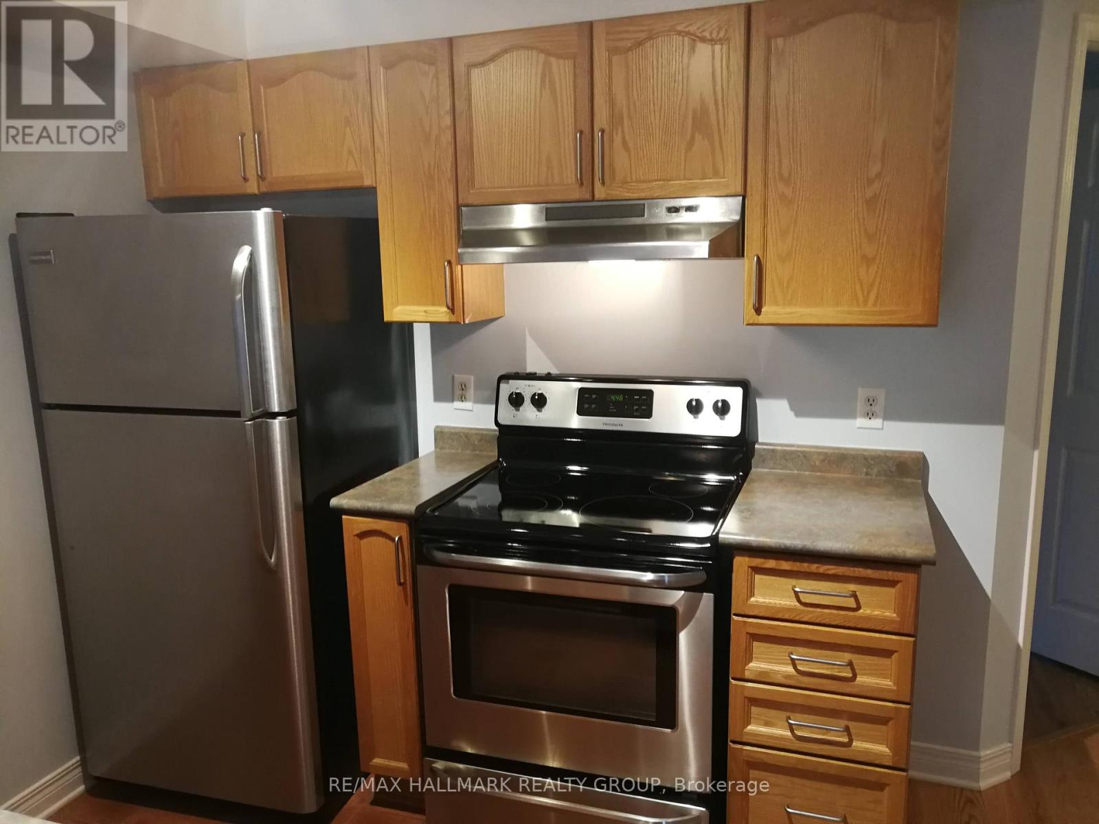 Photo 9 of 413 429 Somerset Street W, Ottawa ON