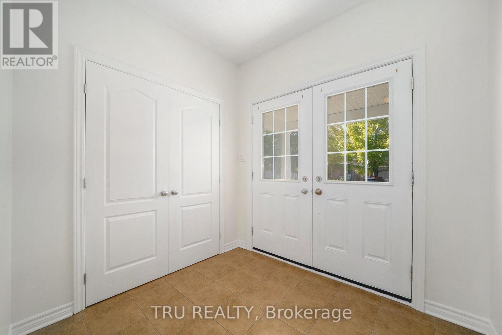 Photo 4 of 536 Golden Sedge Way, Ottawa ON
